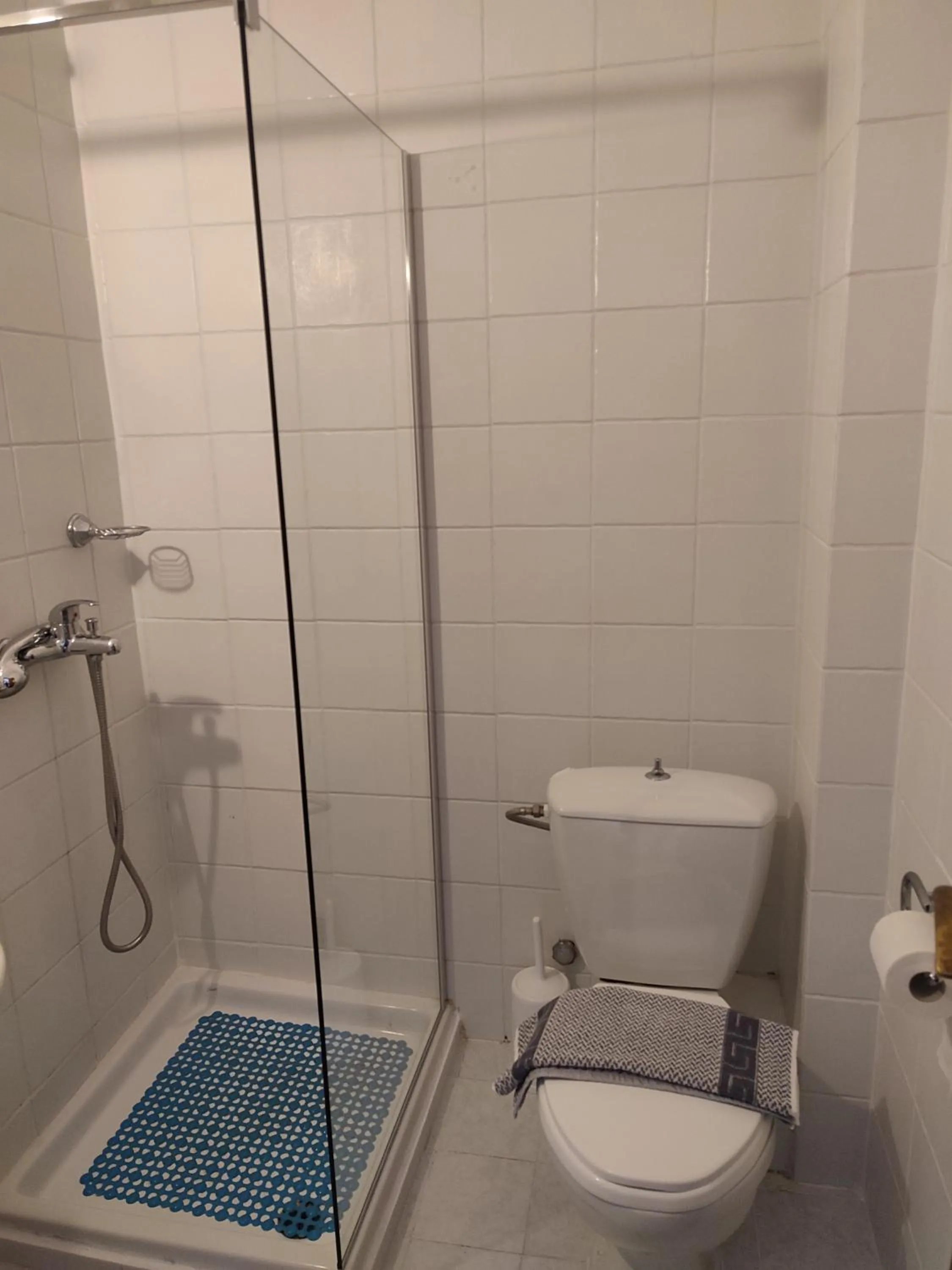 Bathroom in Bella Grecia