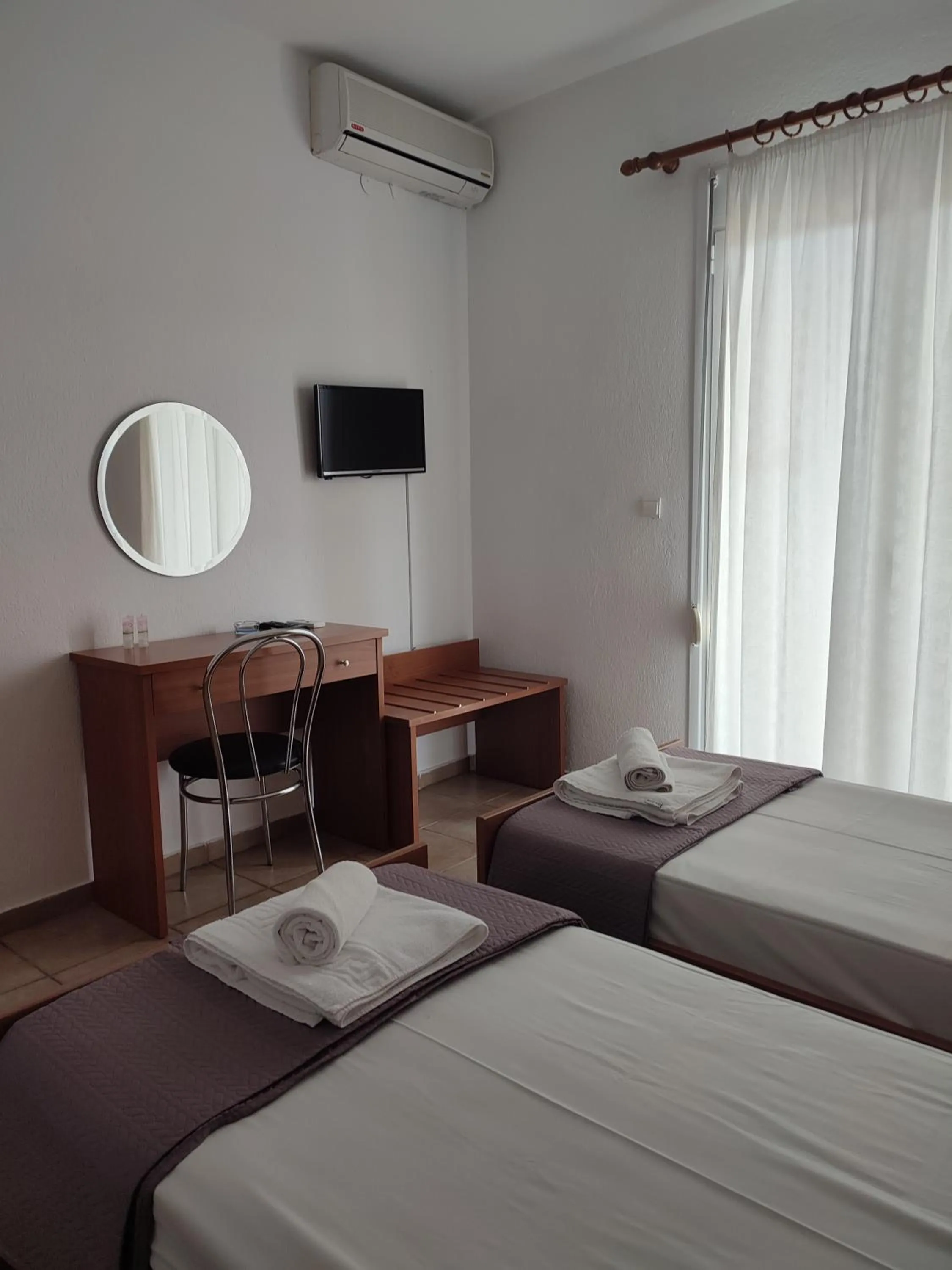 Photo of the whole room, Bed in Bella Grecia