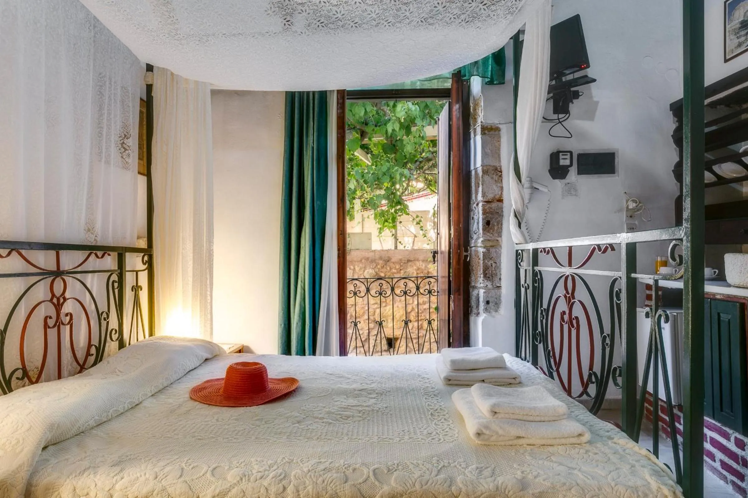 Bed in Ifigenia by Captain Michalis