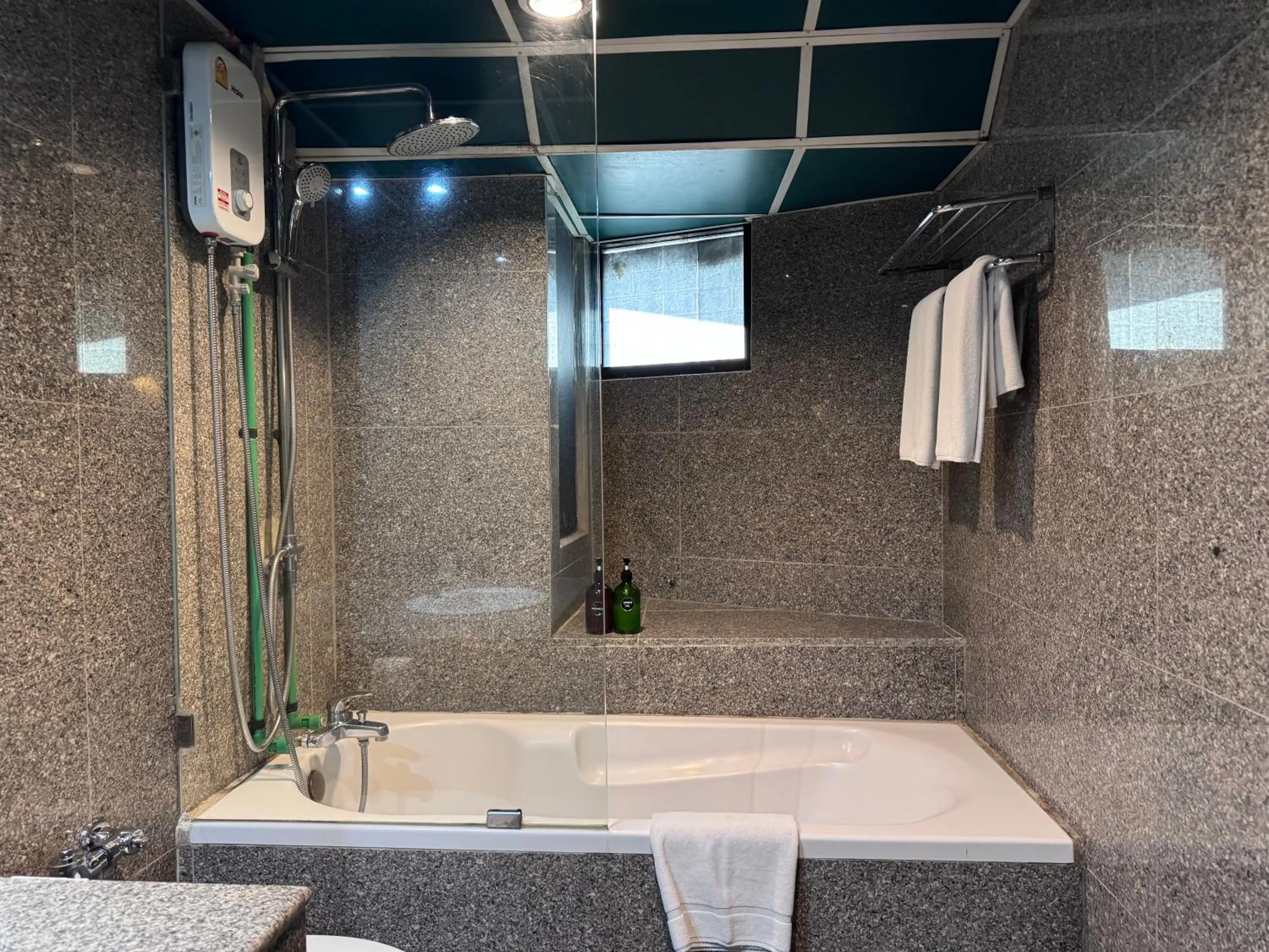 Bathroom in White Palace Bangkok