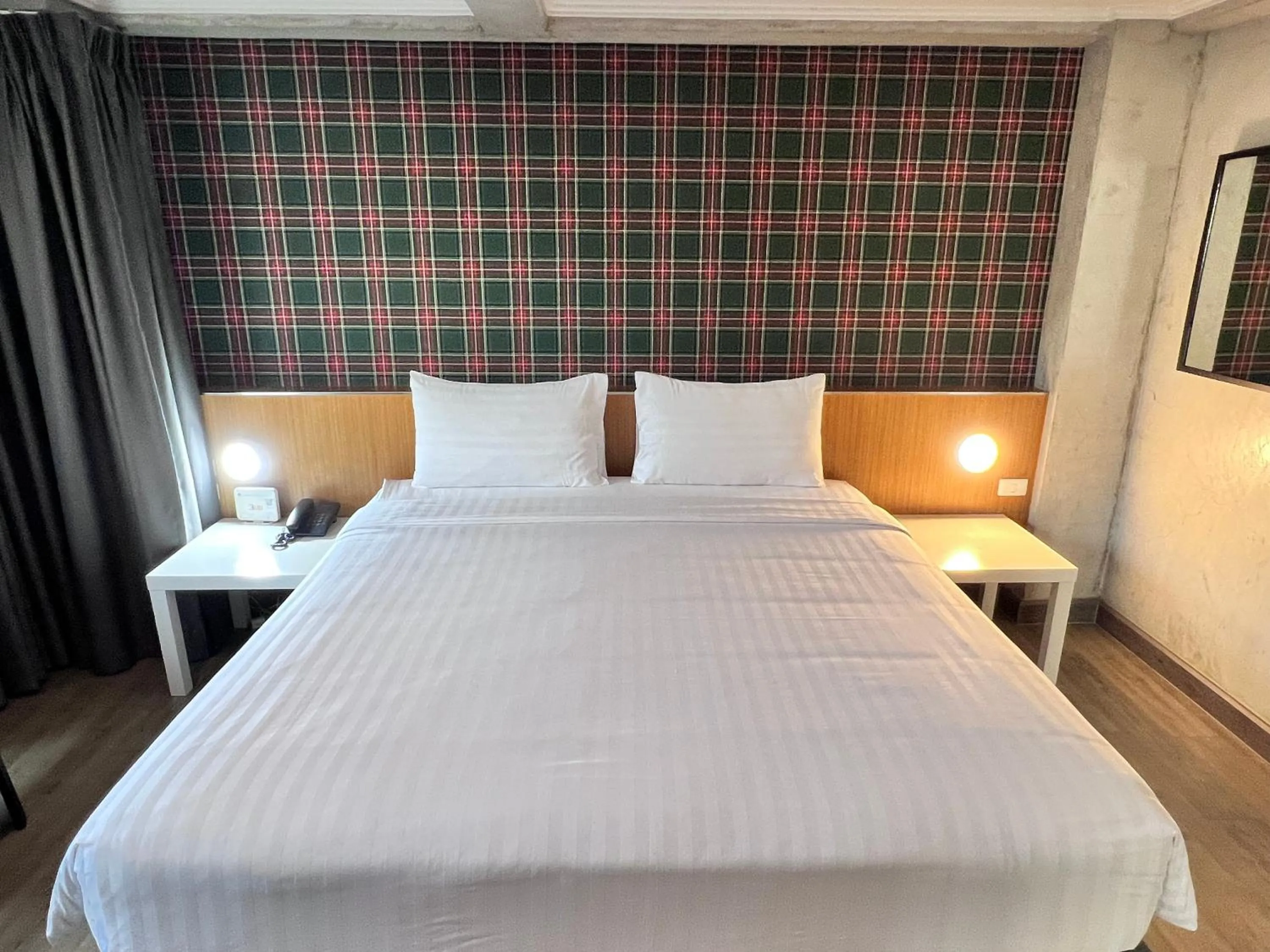 Bed in White Palace Bangkok