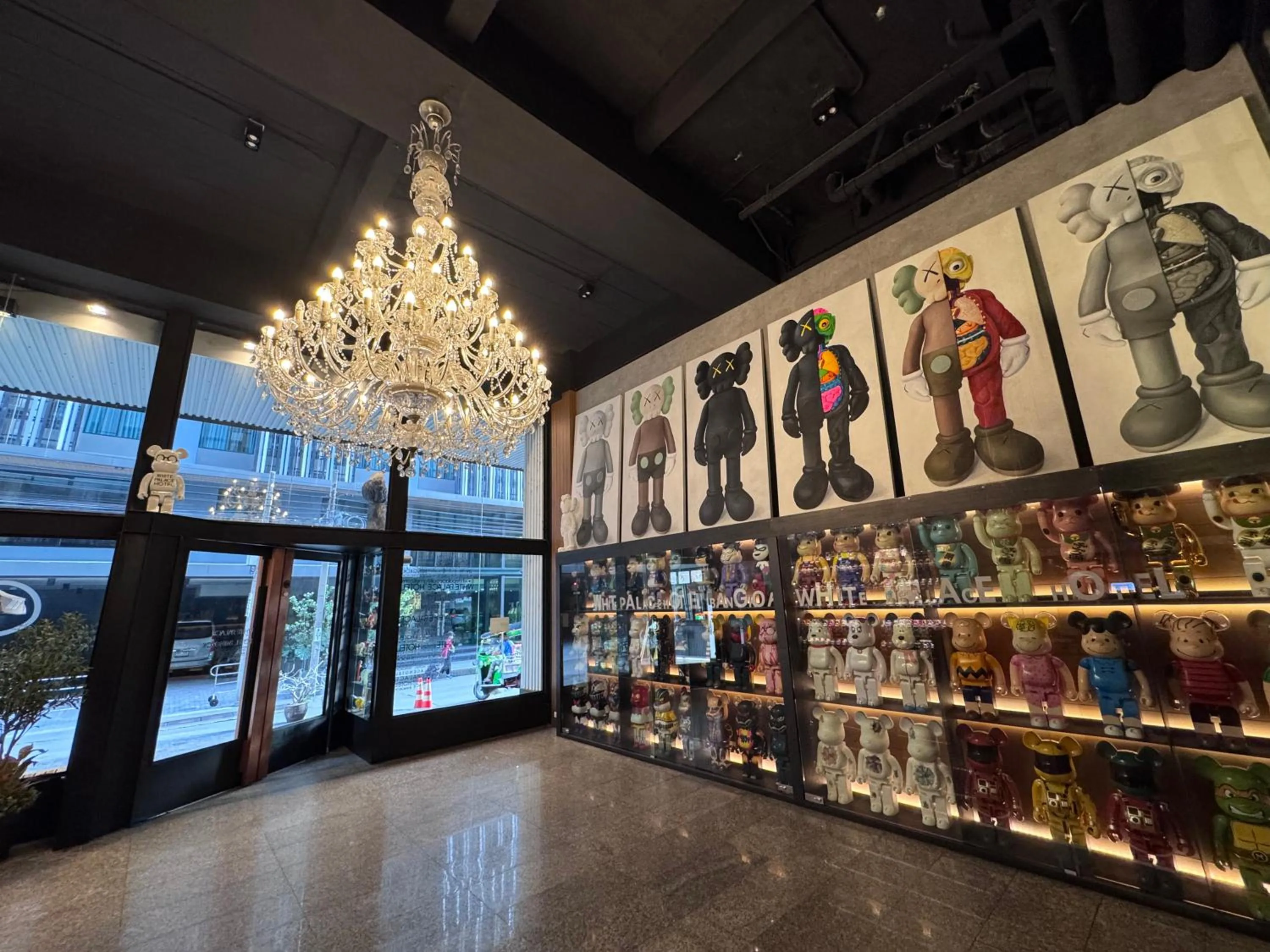 Area and facilities in White Palace Bangkok