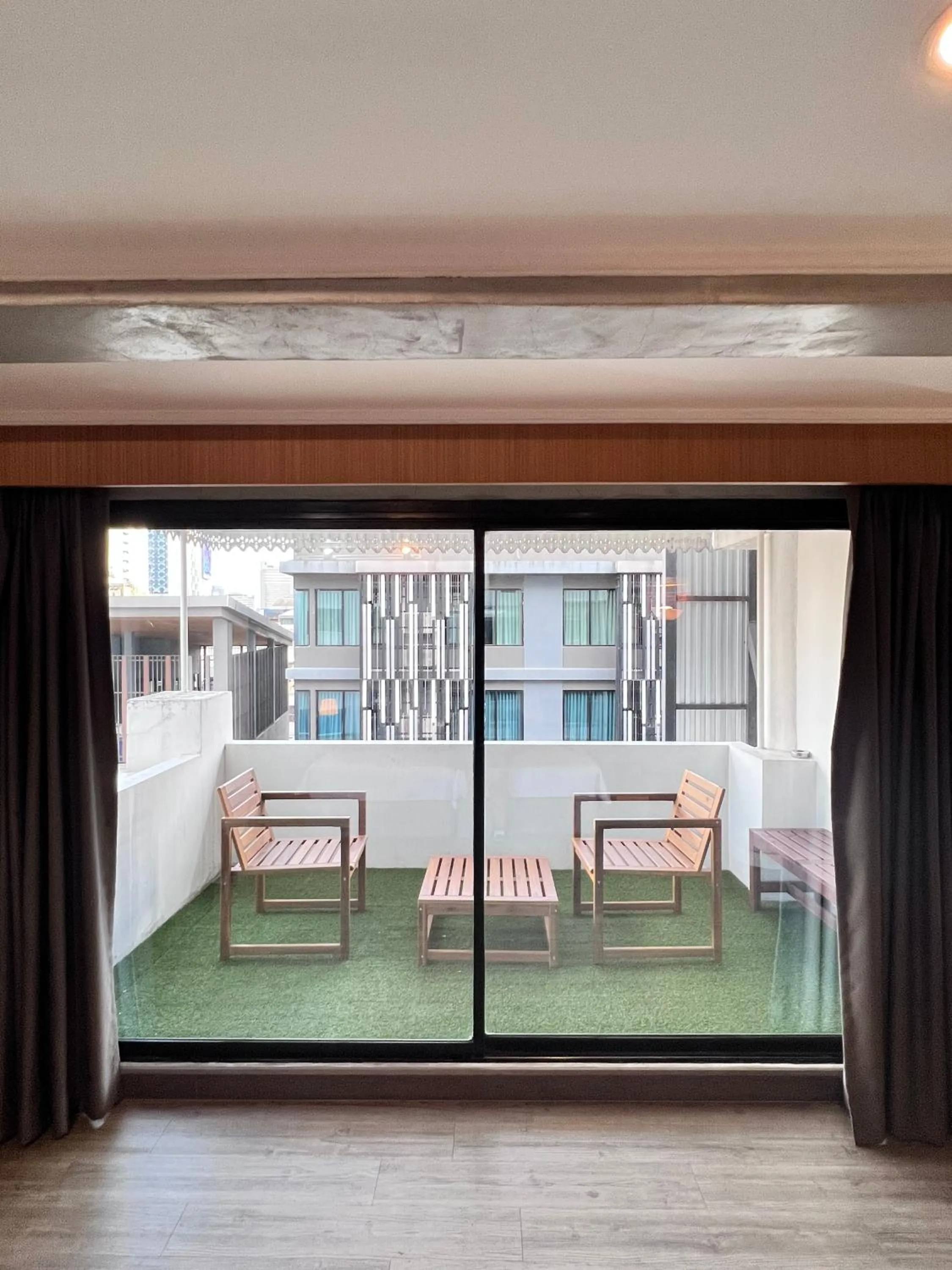 Balcony/Terrace in White Palace Bangkok