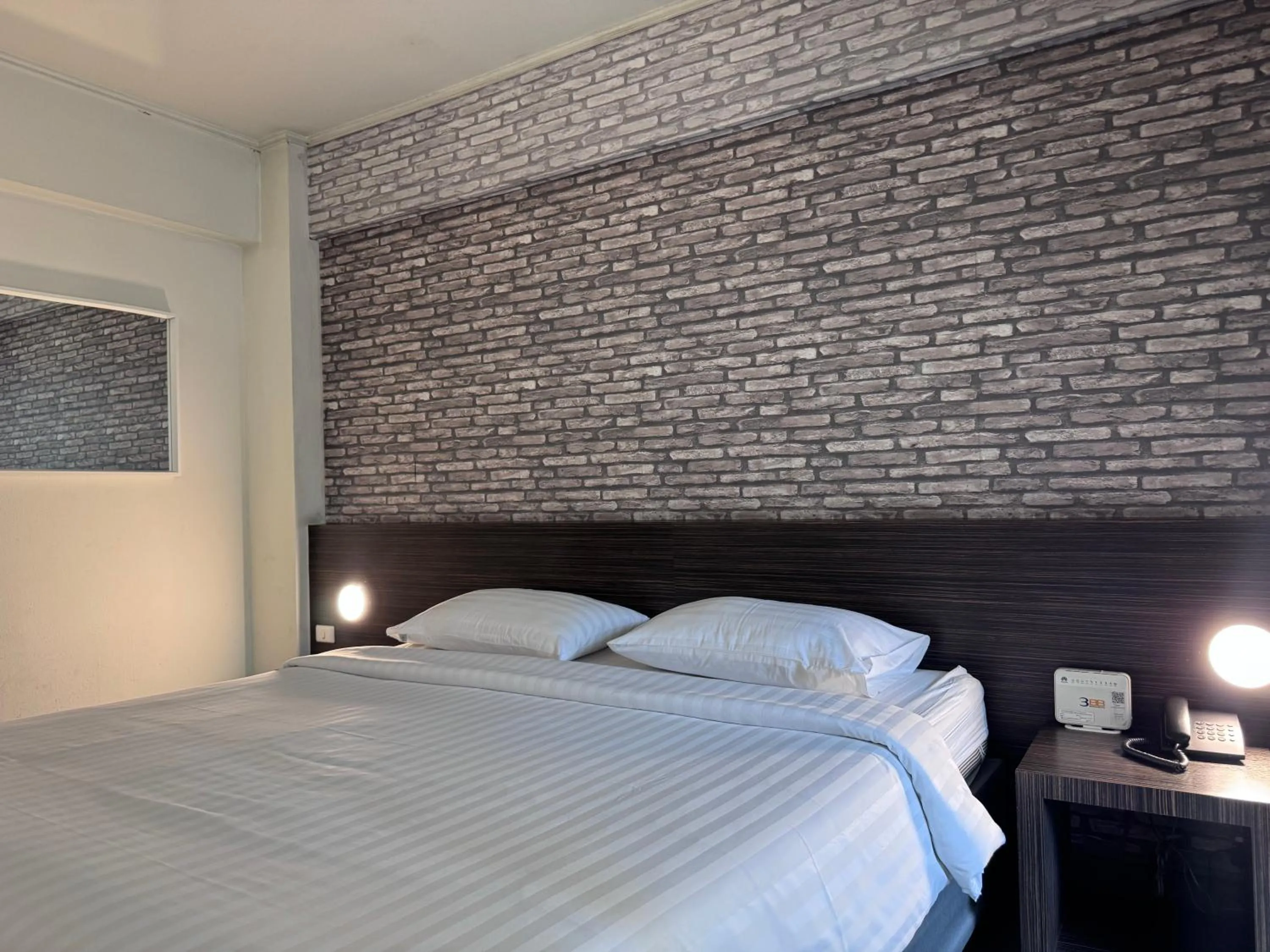 Bed in White Palace Bangkok