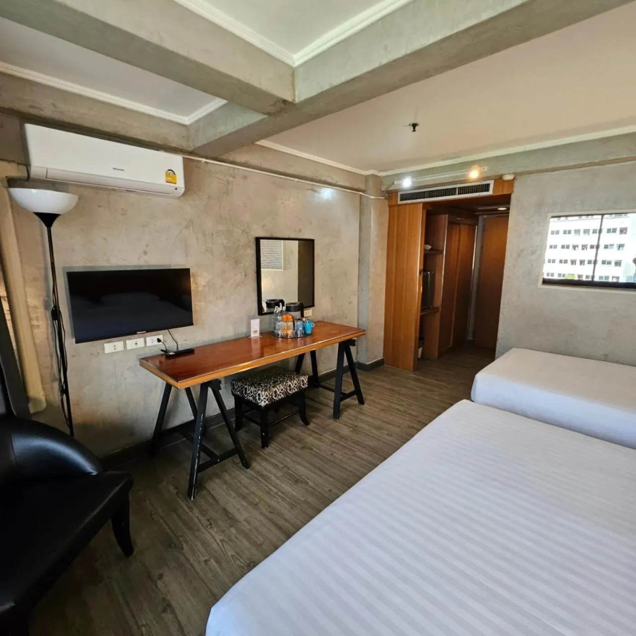 Bed in White Palace Bangkok