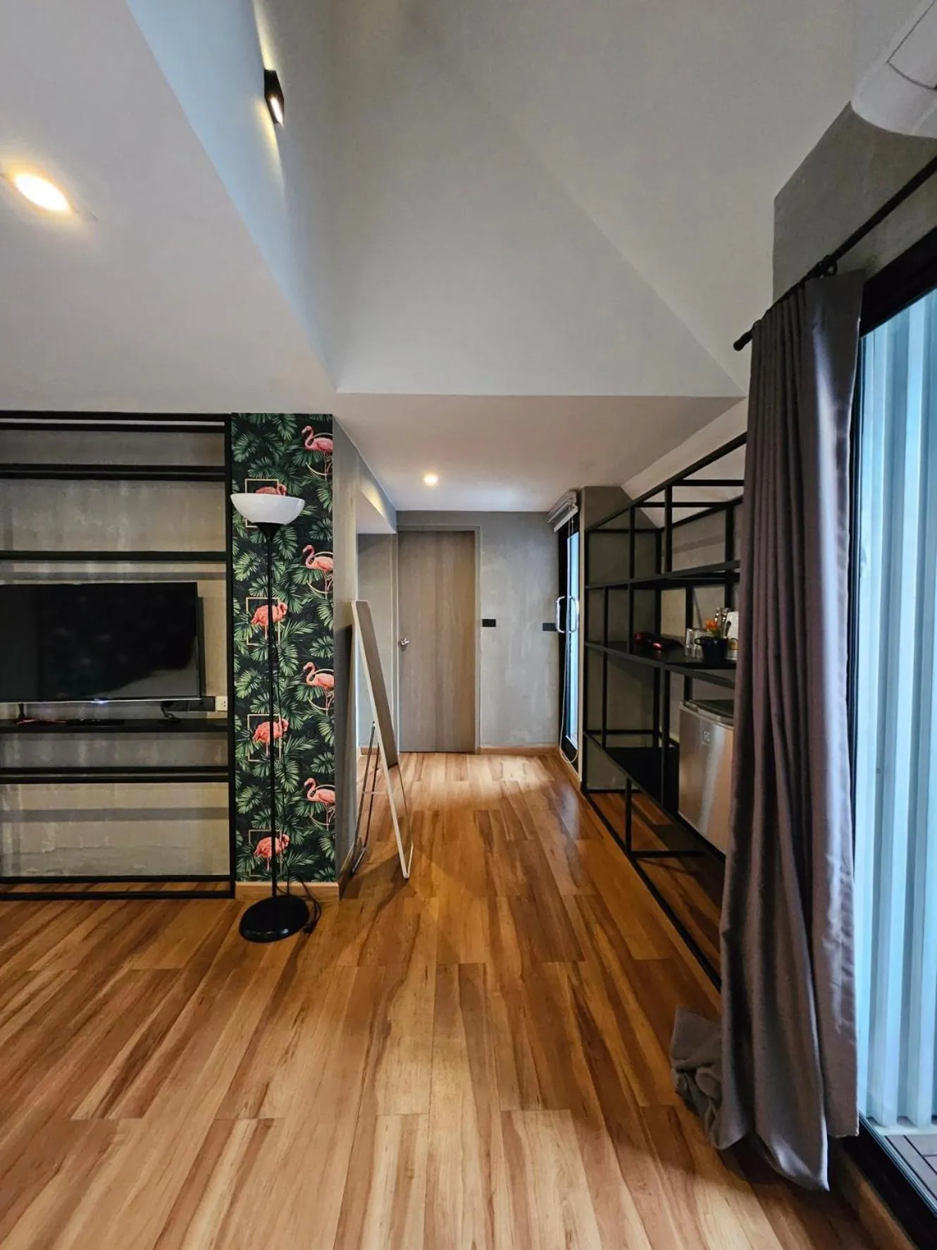 Bed in White Palace Bangkok