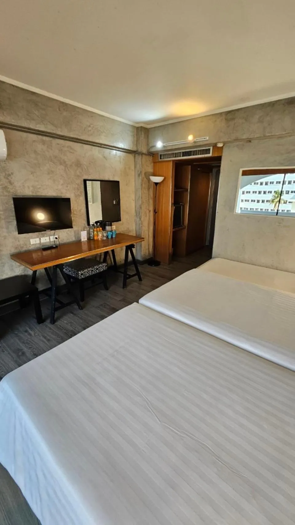 Bed in White Palace Bangkok