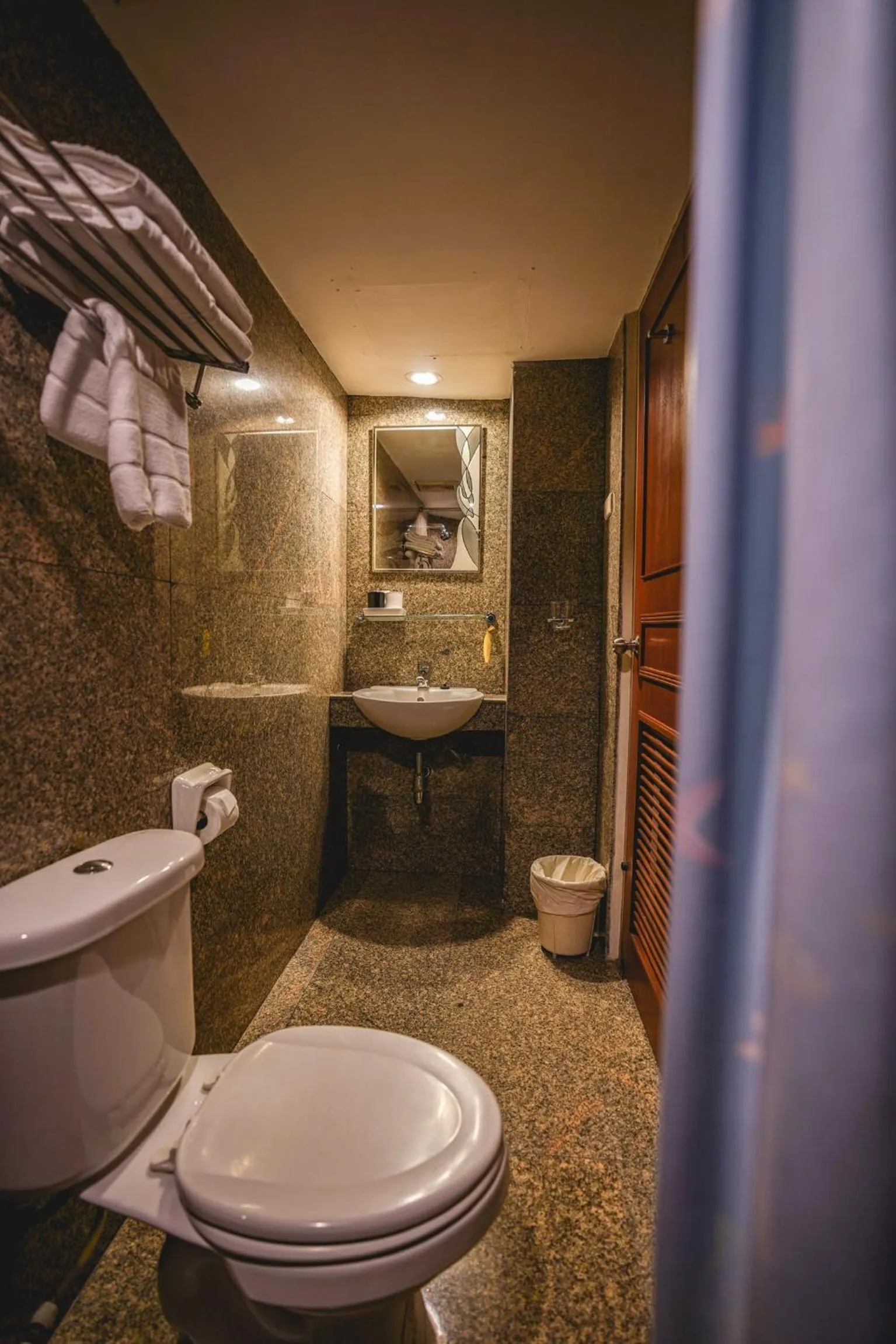 Bathroom in White Palace Bangkok