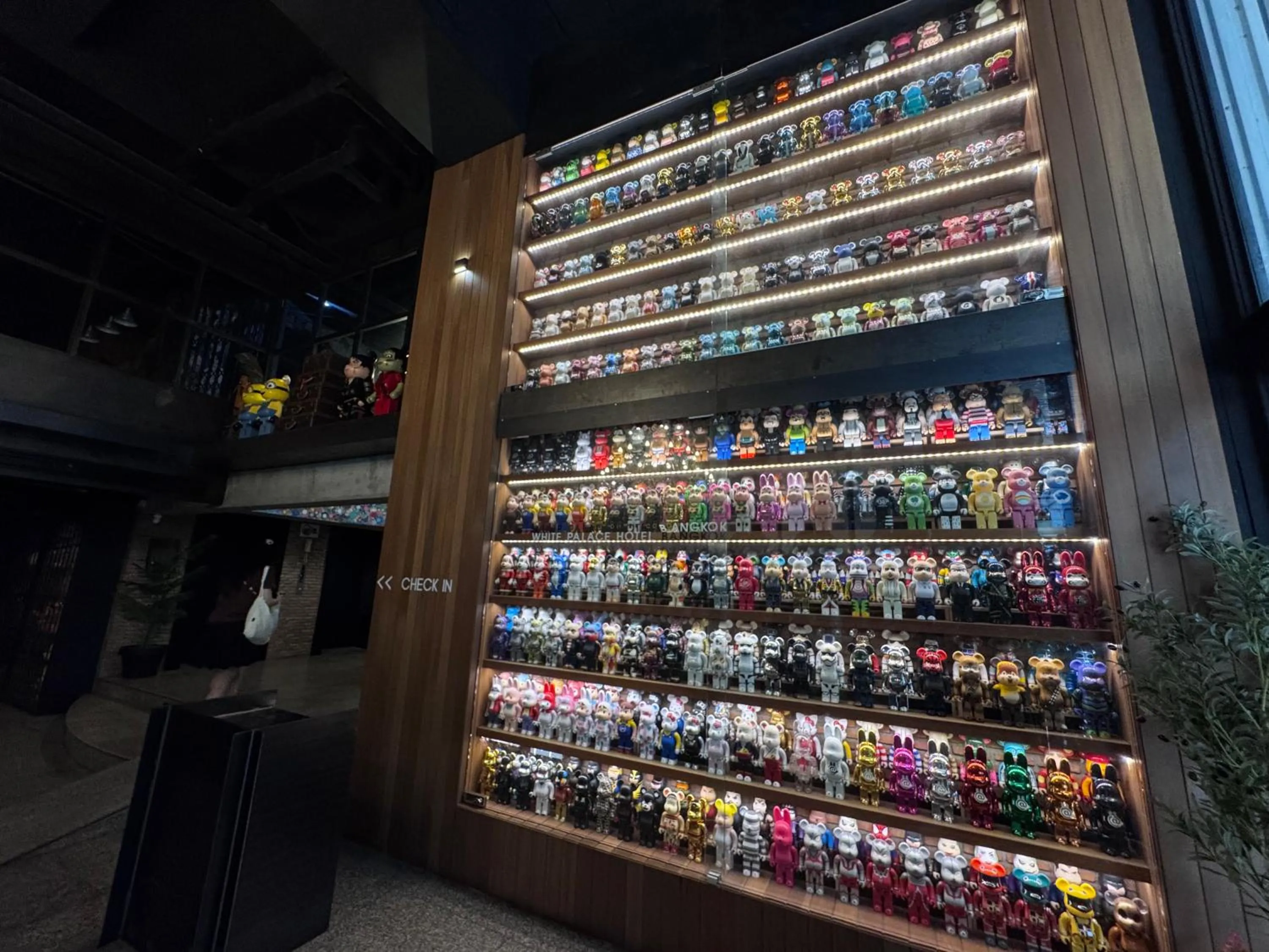 Decorative detail in White Palace Bangkok