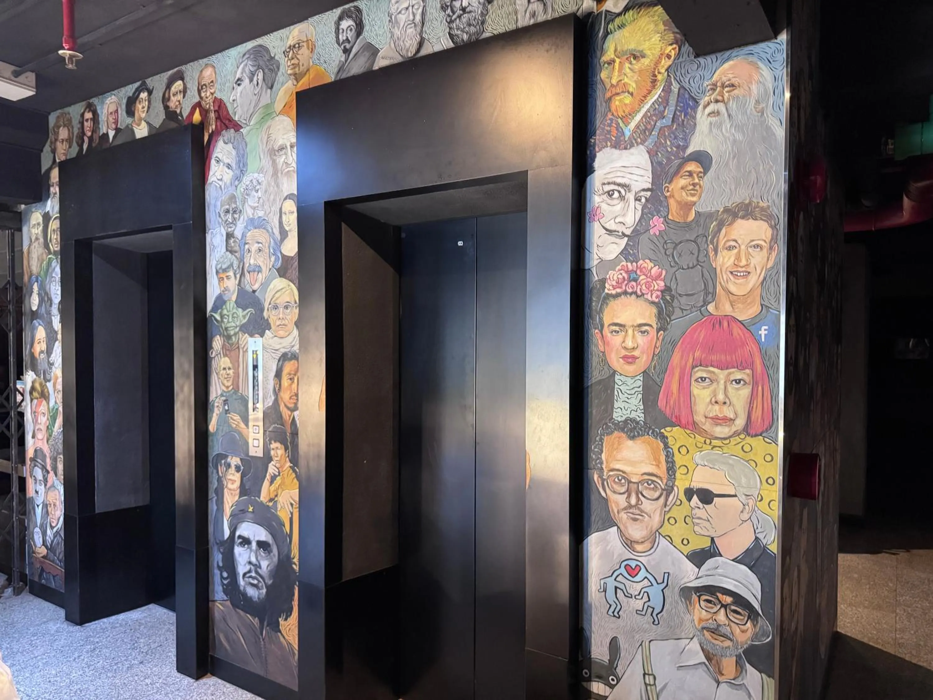 elevator in White Palace Bangkok