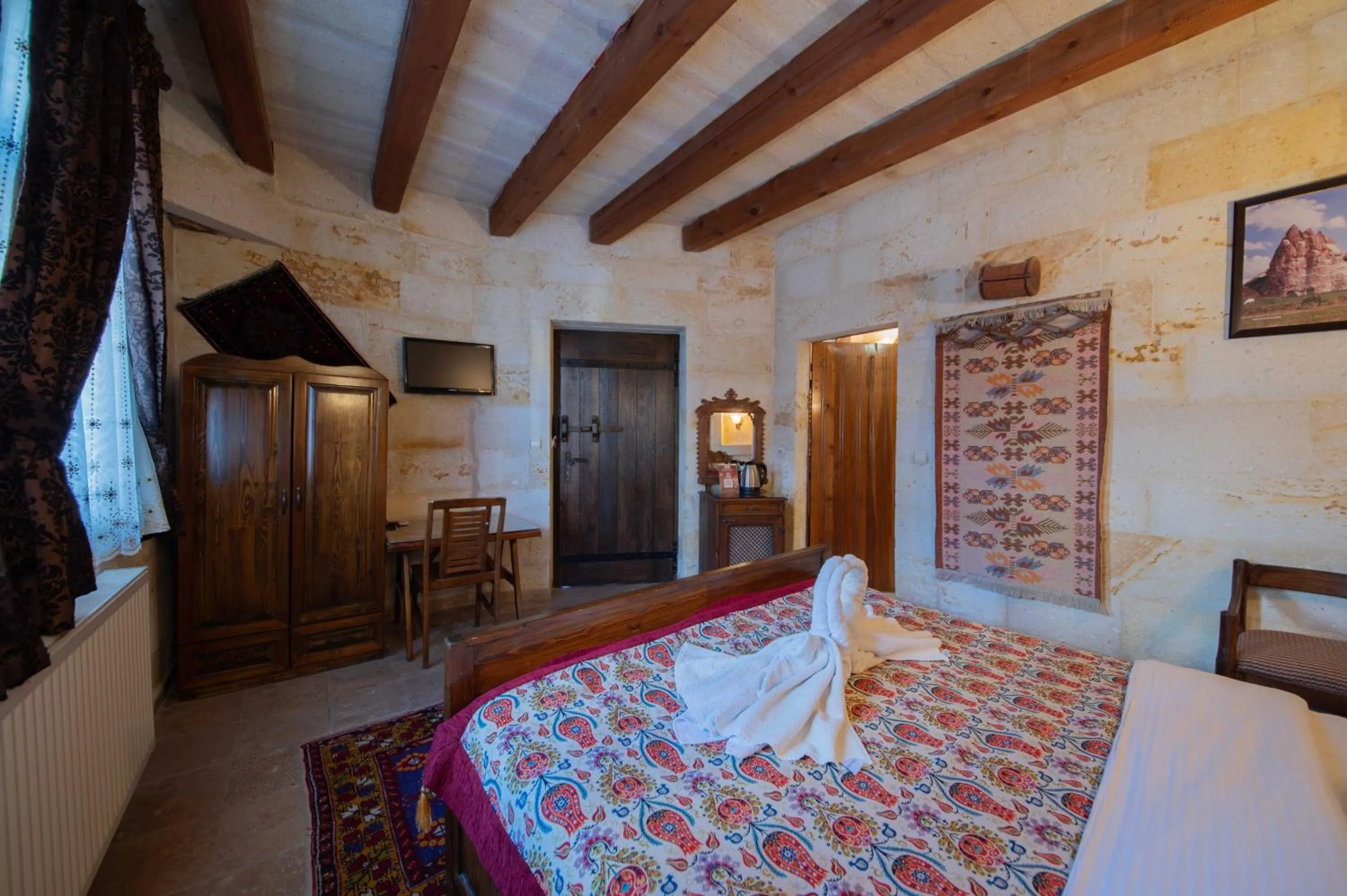 Photo of the whole room, Bed in Safran Cave Hotel