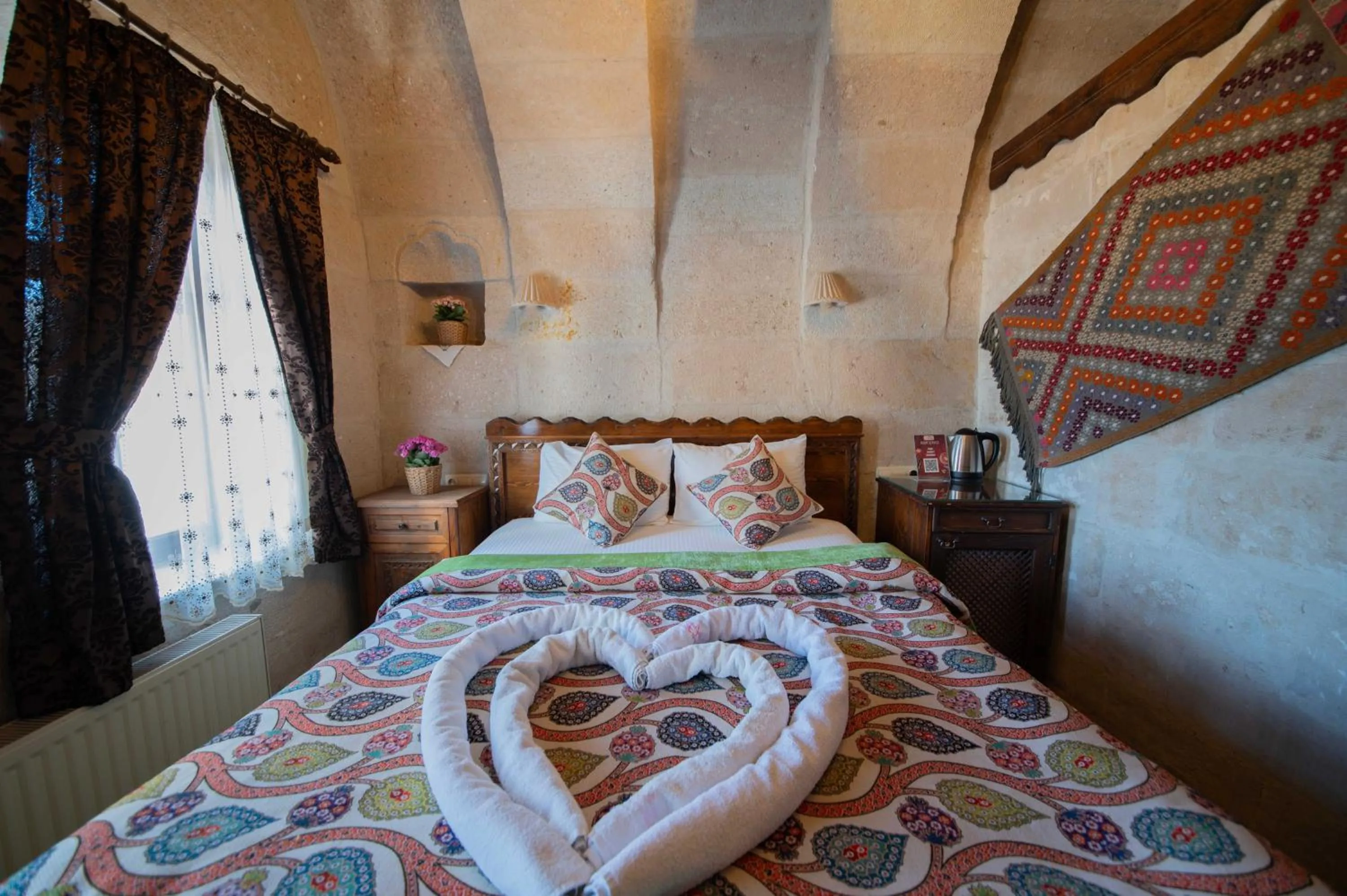 Photo of the whole room, Bed in Safran Cave Hotel
