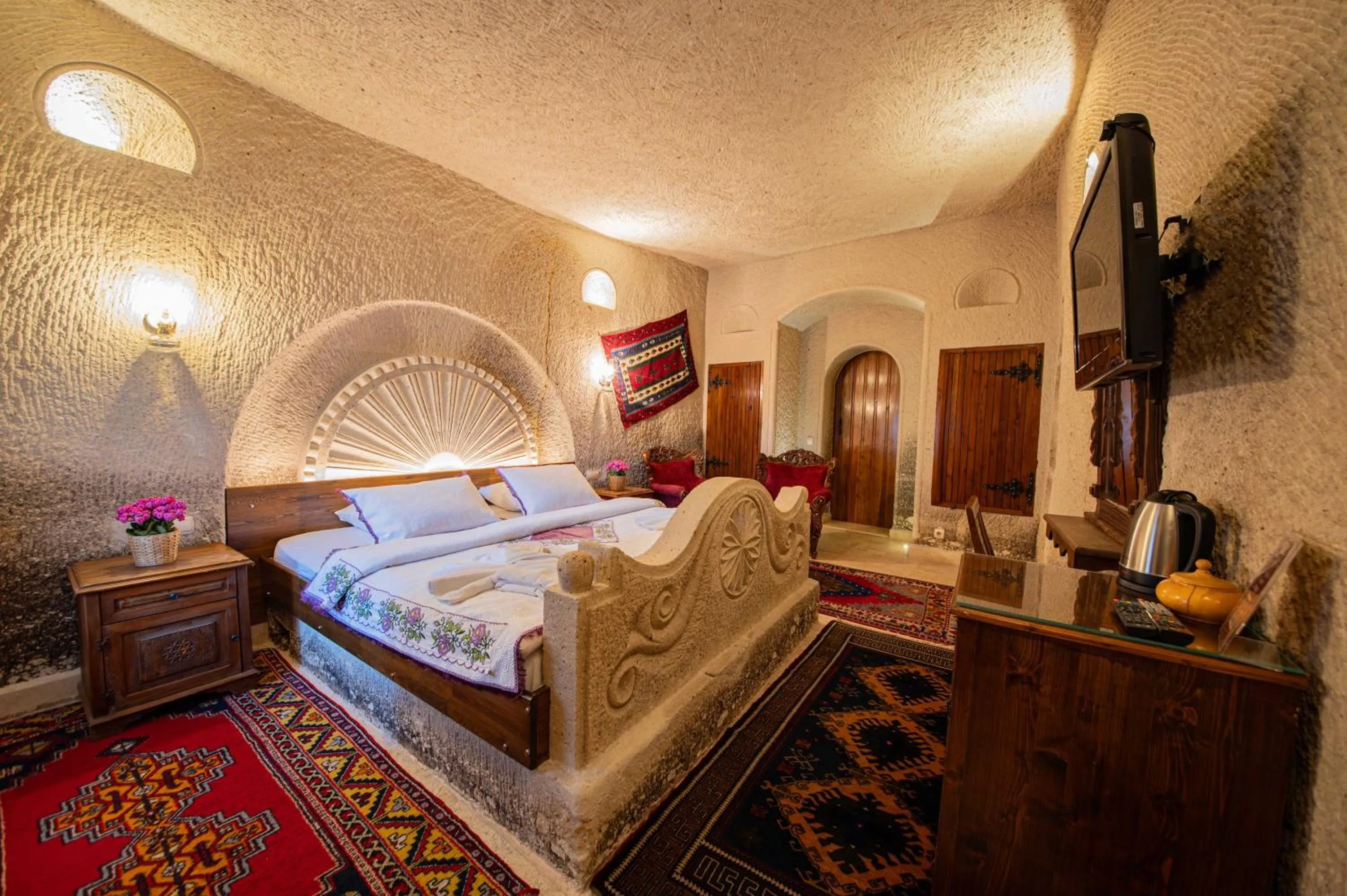 Photo of the whole room, Bed in Safran Cave Hotel
