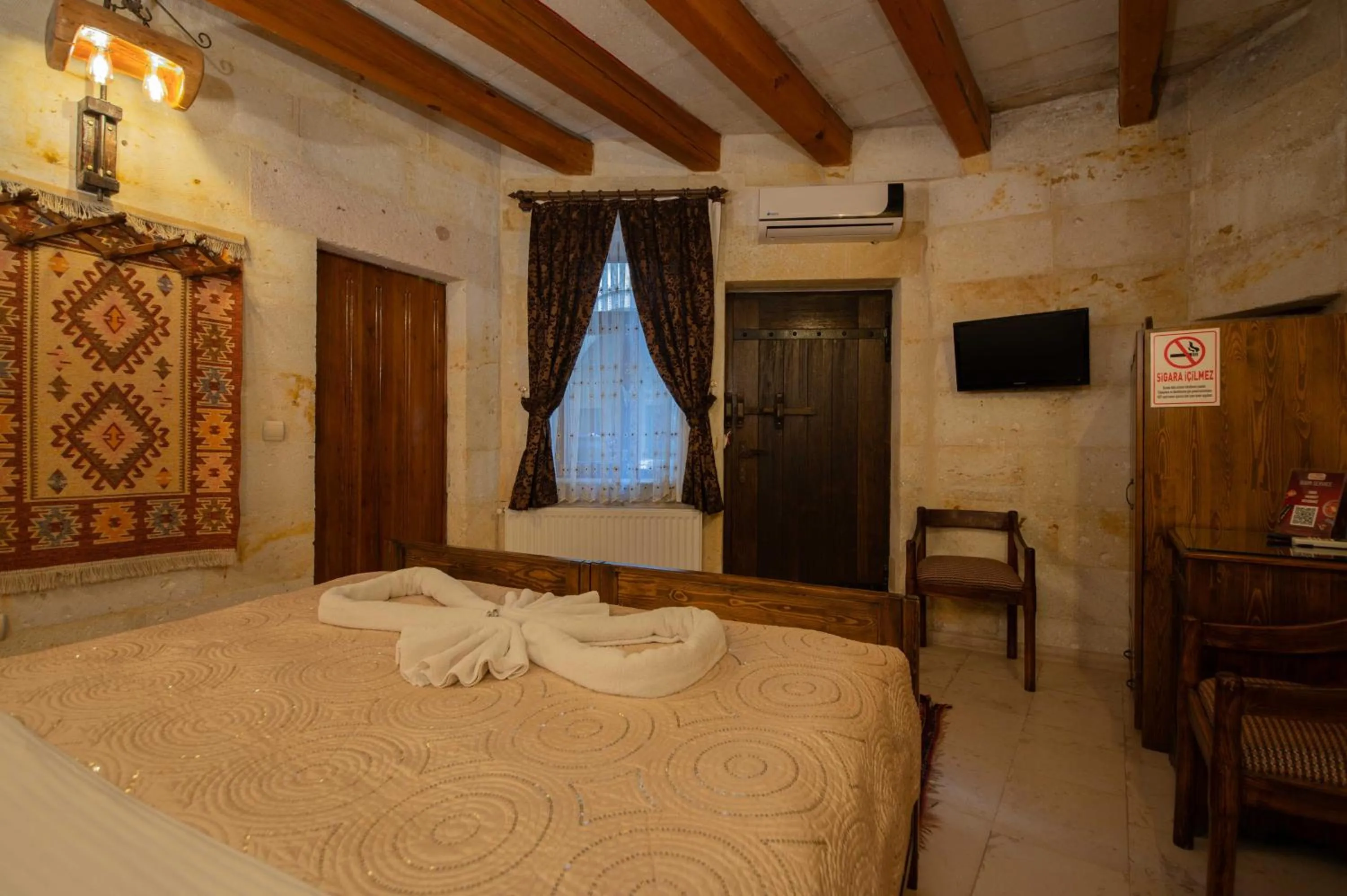 Photo of the whole room, Bed in Safran Cave Hotel