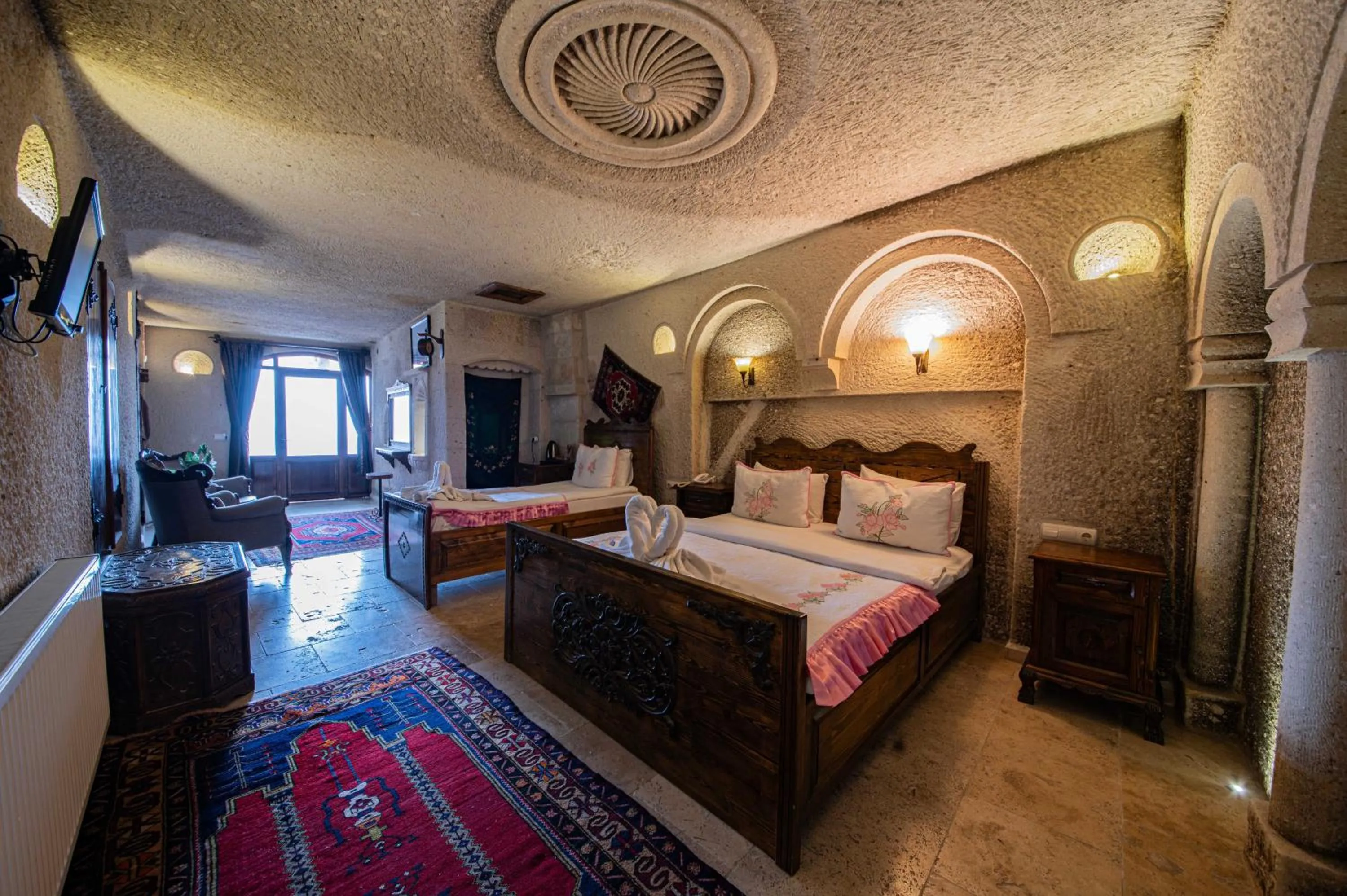 Photo of the whole room, Bed in Safran Cave Hotel