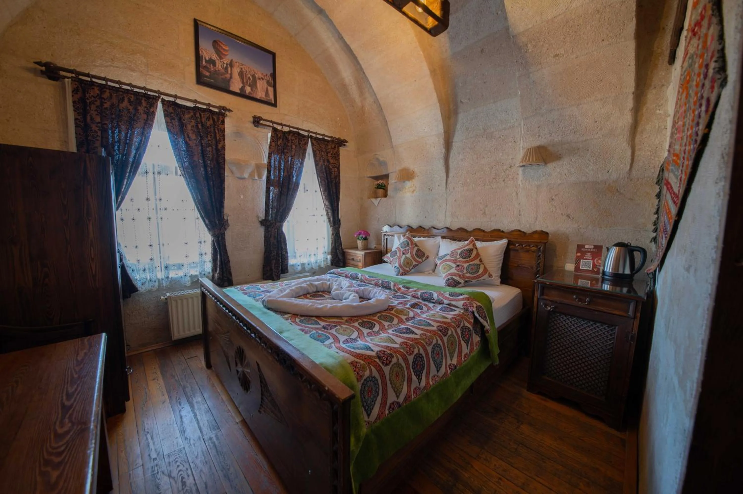 Photo of the whole room, Bed in Safran Cave Hotel
