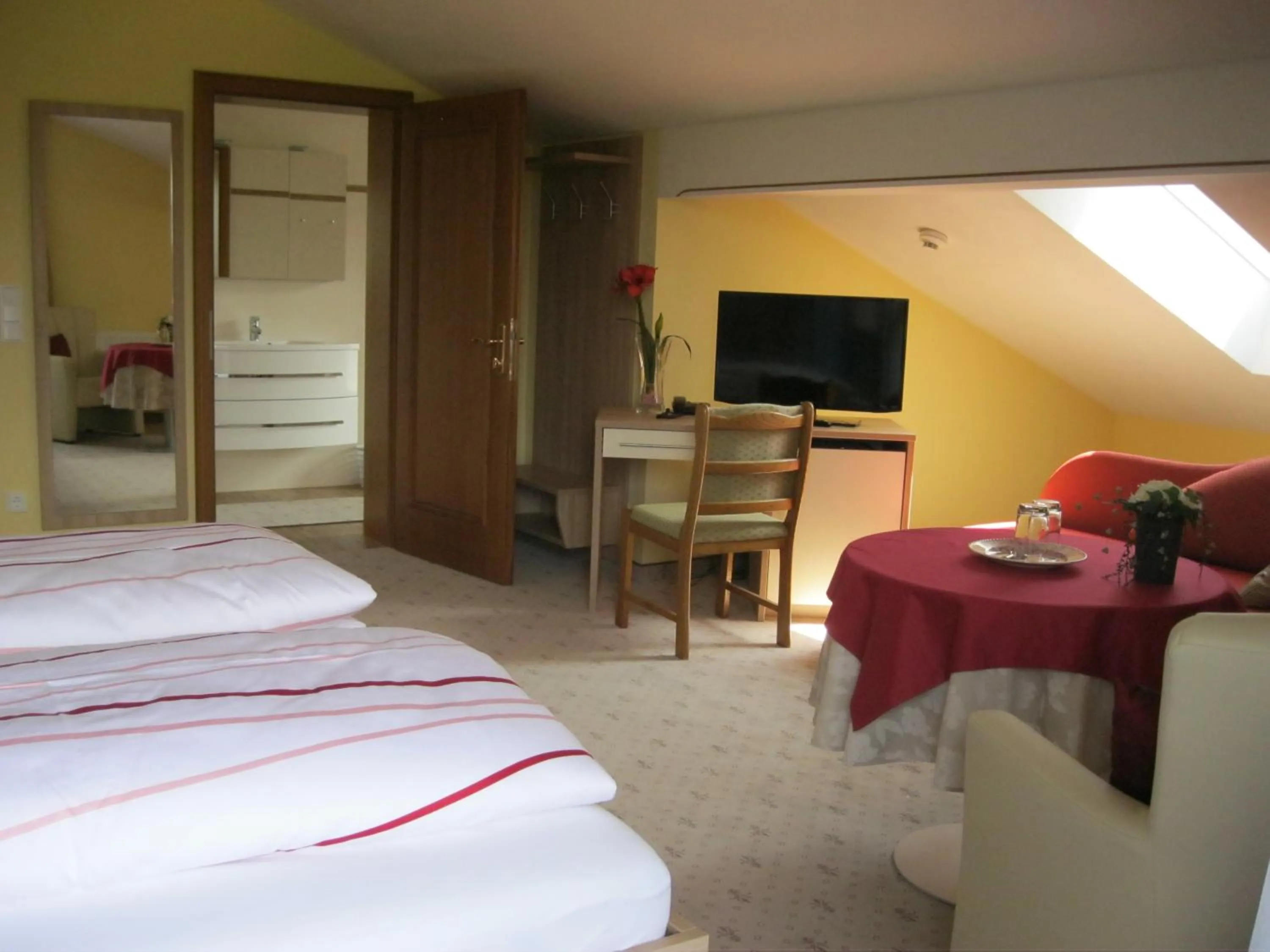 Day, Bed in Pension Schlömmer