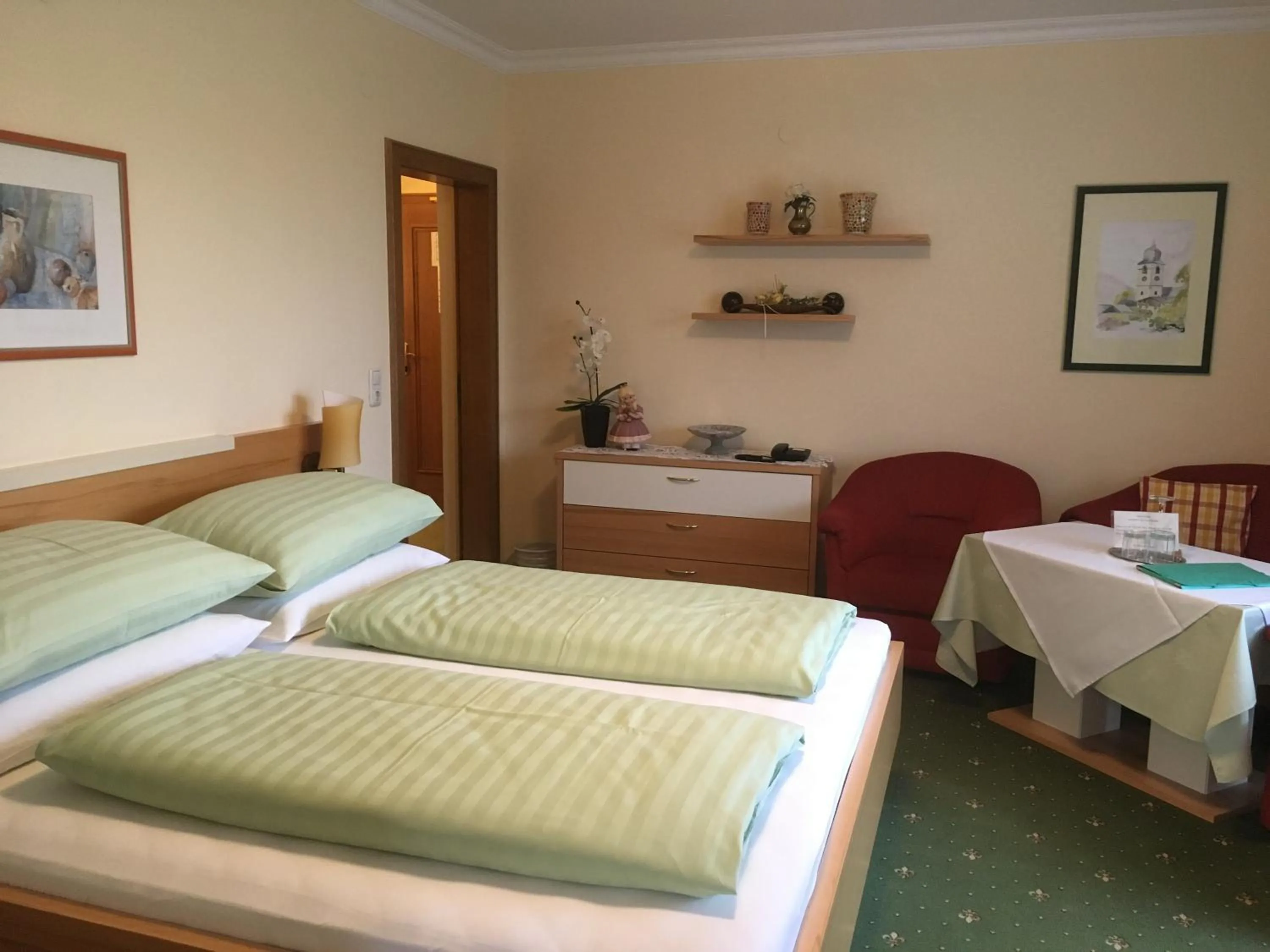 Bed in Pension Schlömmer