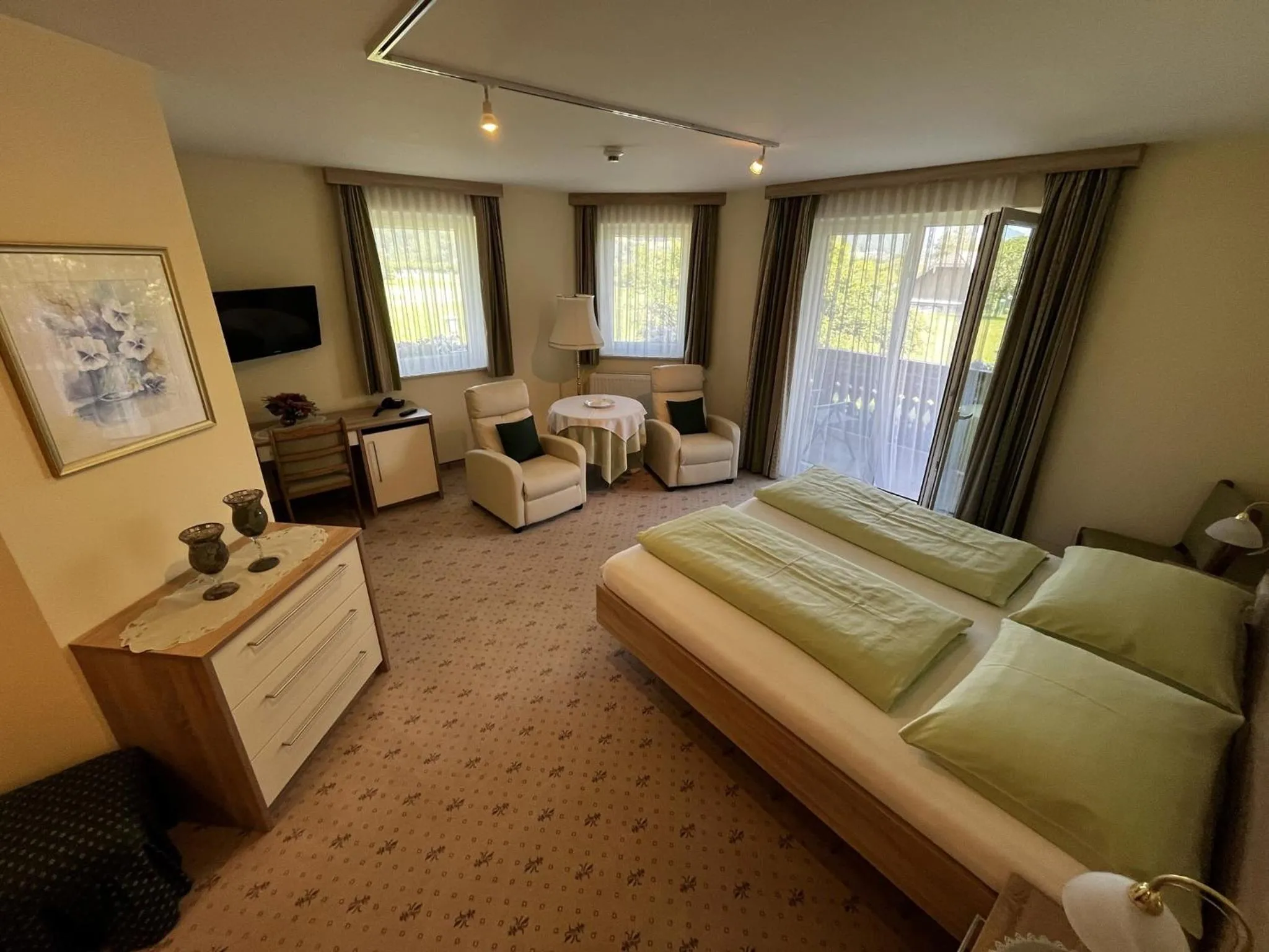 Bed in Pension Schlömmer