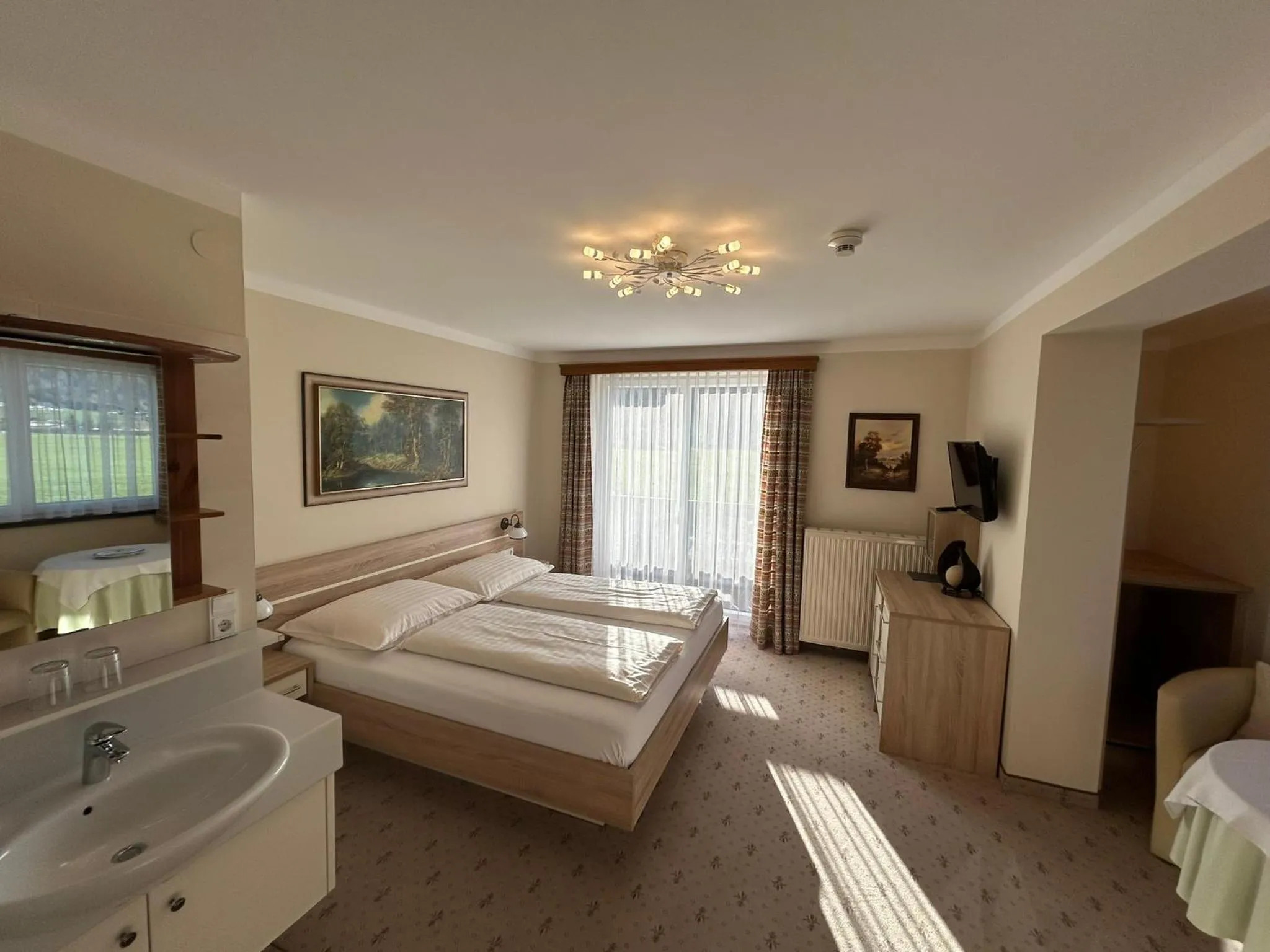 TV and multimedia, Bed in Pension Schlömmer