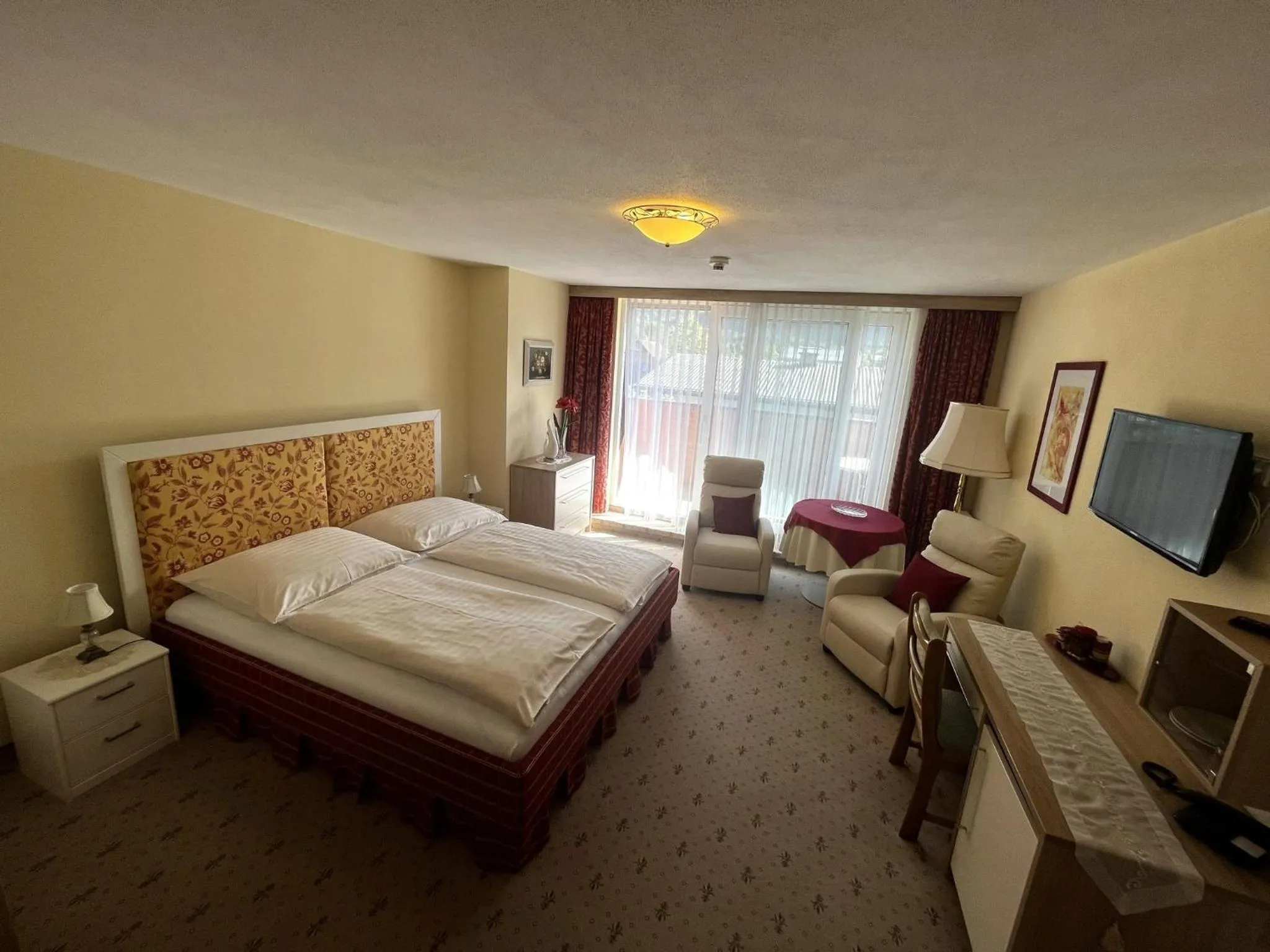 Bed in Pension Schlömmer