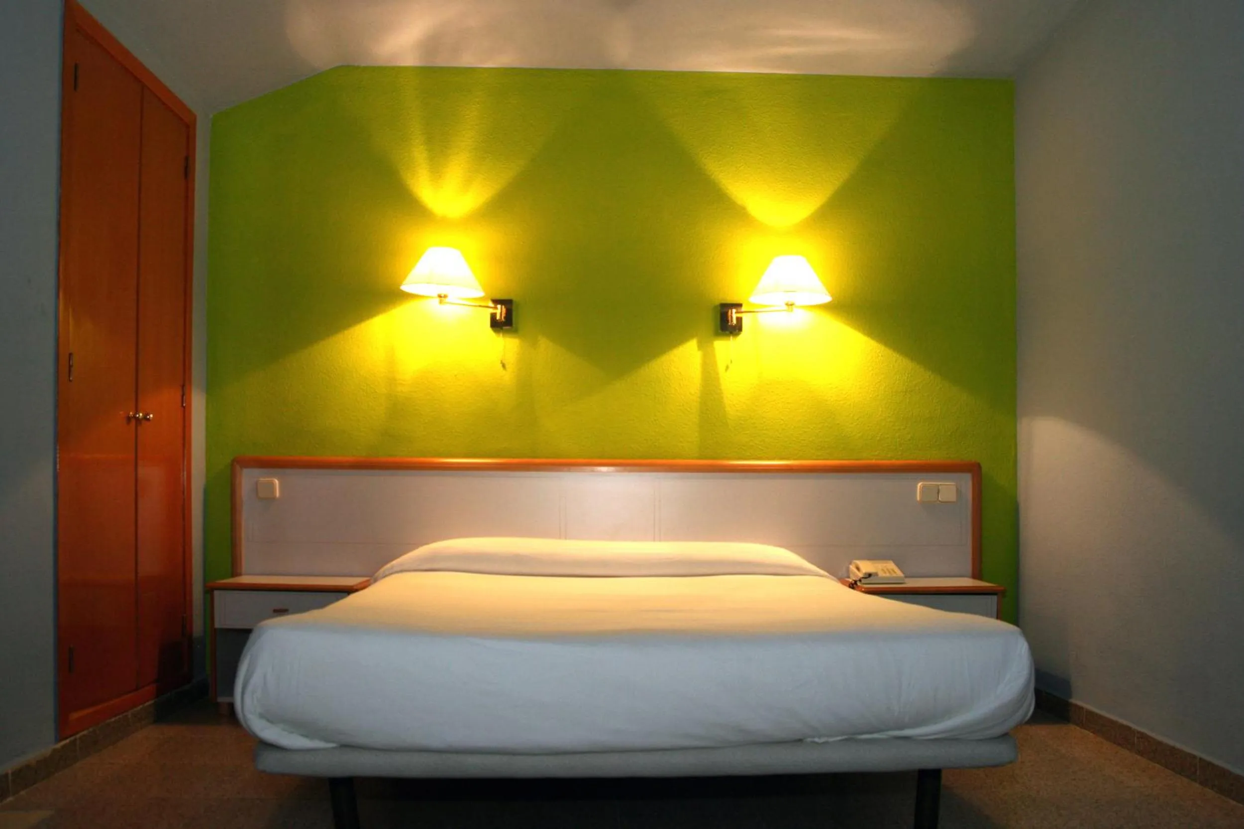 Restaurant/places to eat, Bed in Hotel Prado Real