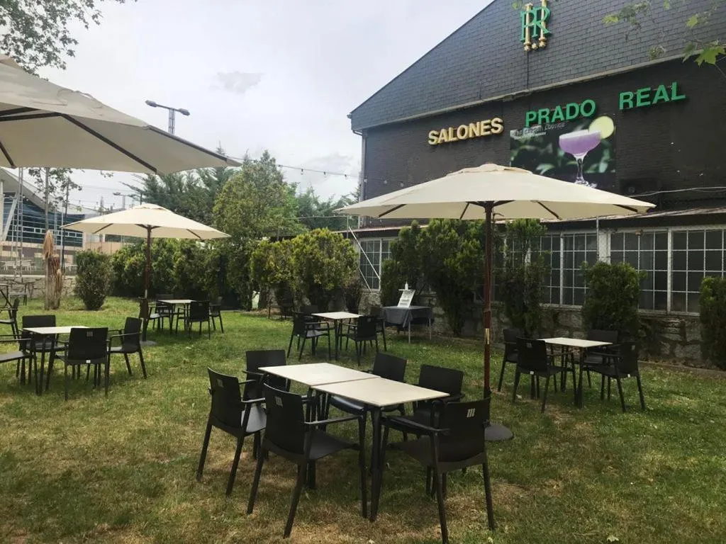 Restaurant/places to eat in Hotel Prado Real