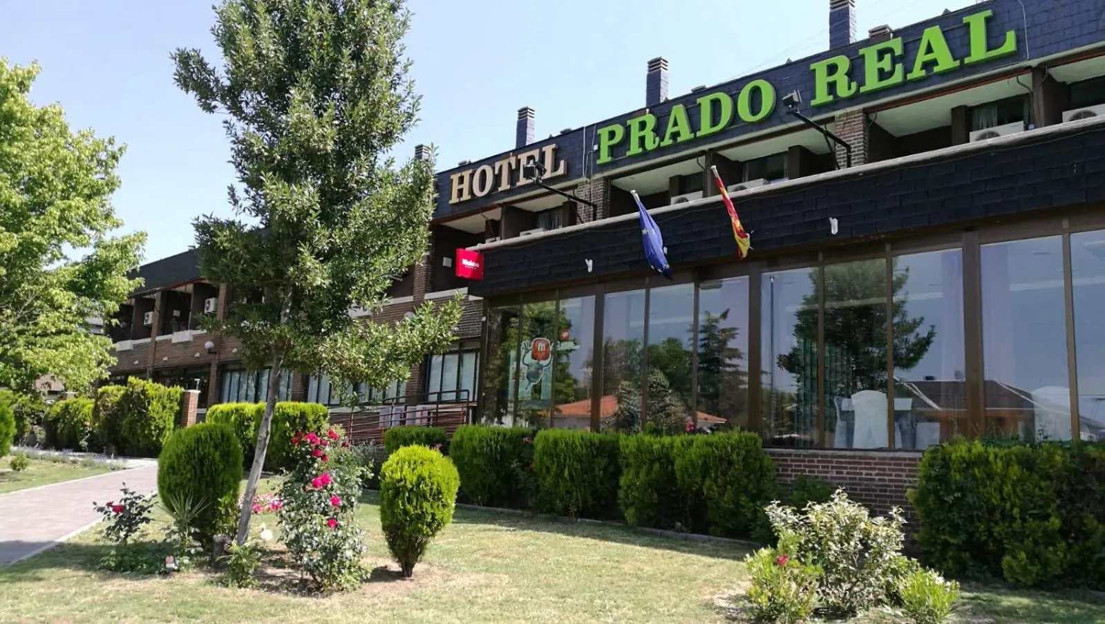 Property building in Hotel Prado Real