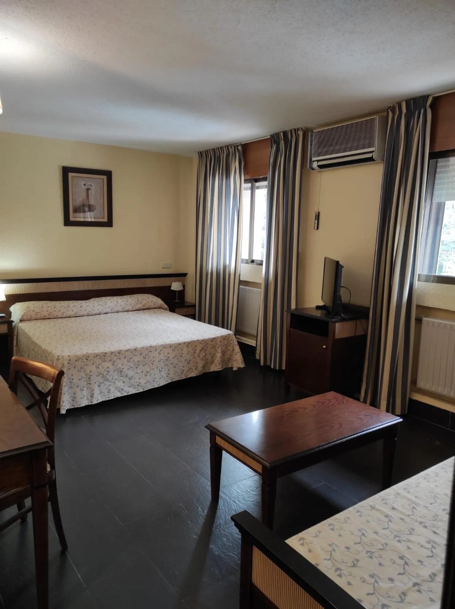 Photo of the whole room, Bed in Hotel Prado Real