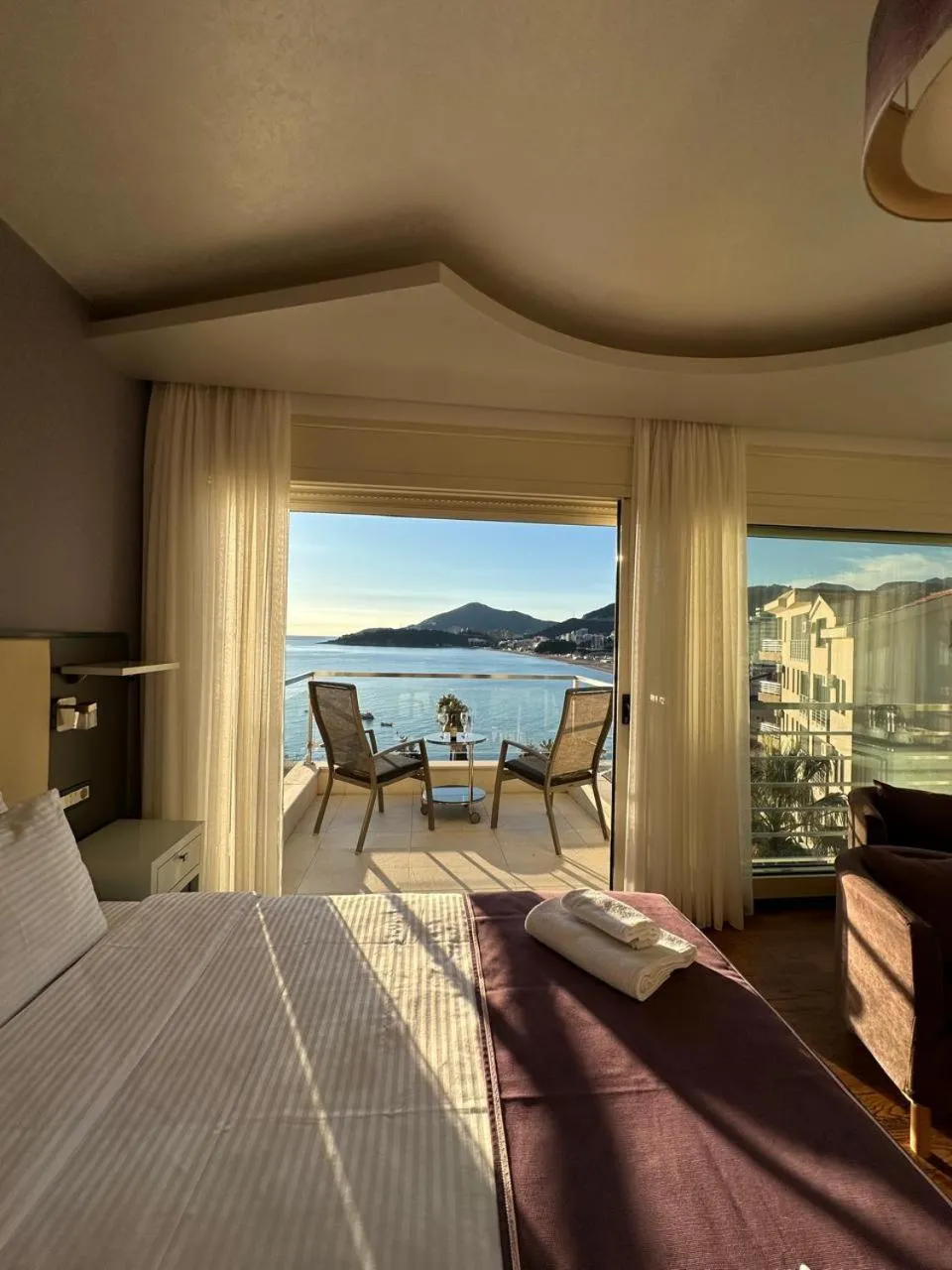 Natural landscape, Bed in Meridian Hotel