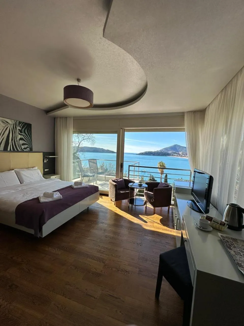 Sea view, Bed in Meridian Hotel