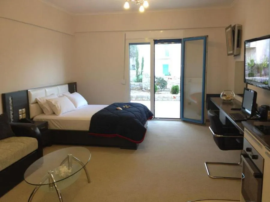 Bed in Pearl Bay Hotel Apartments