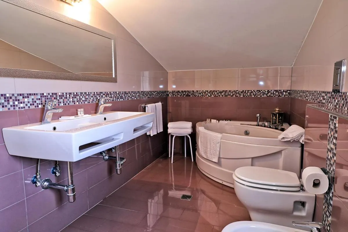 Hot Tub in Hotel Al Castello