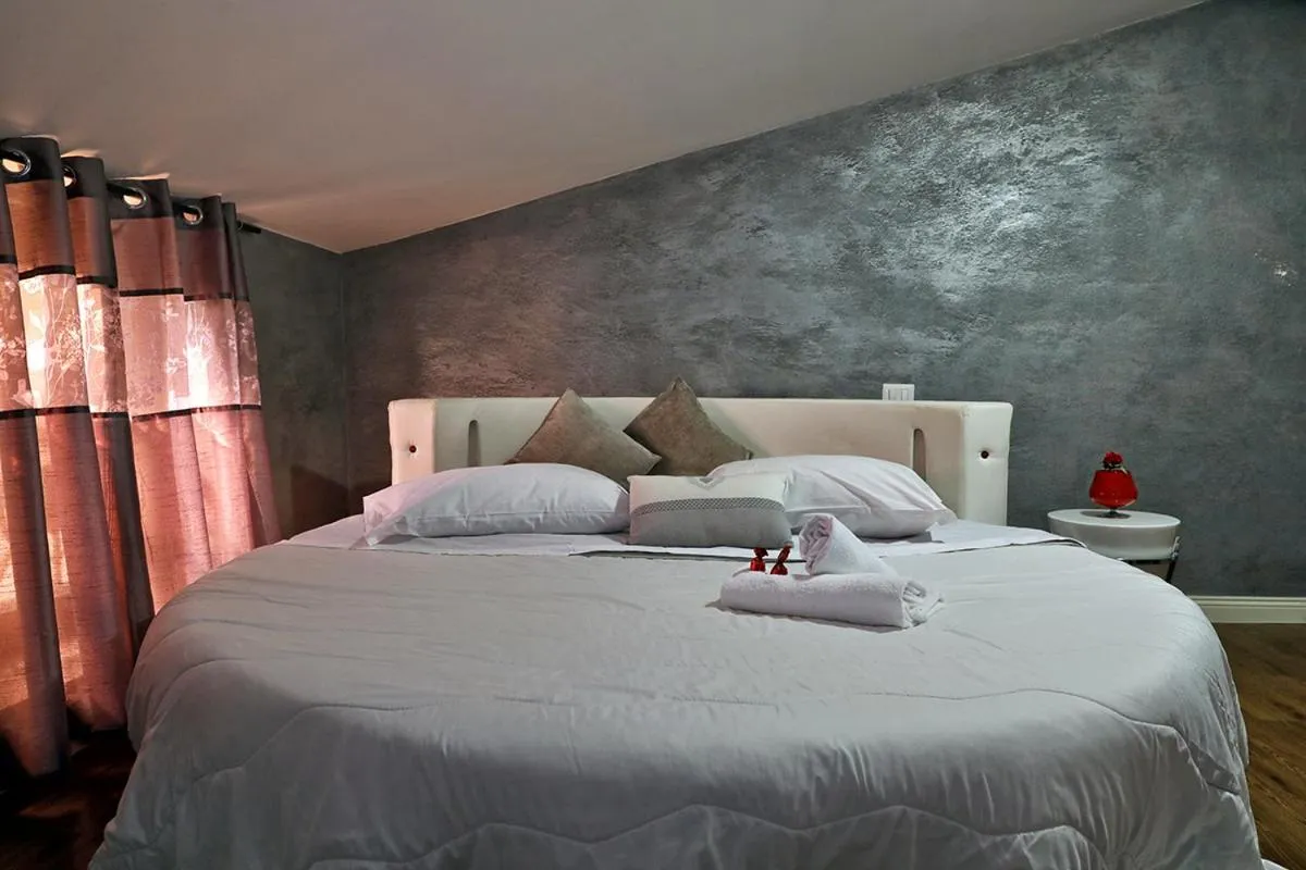 Shower, Bed in Hotel Al Castello