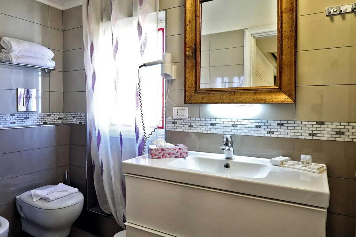 Shower in Hotel Al Castello