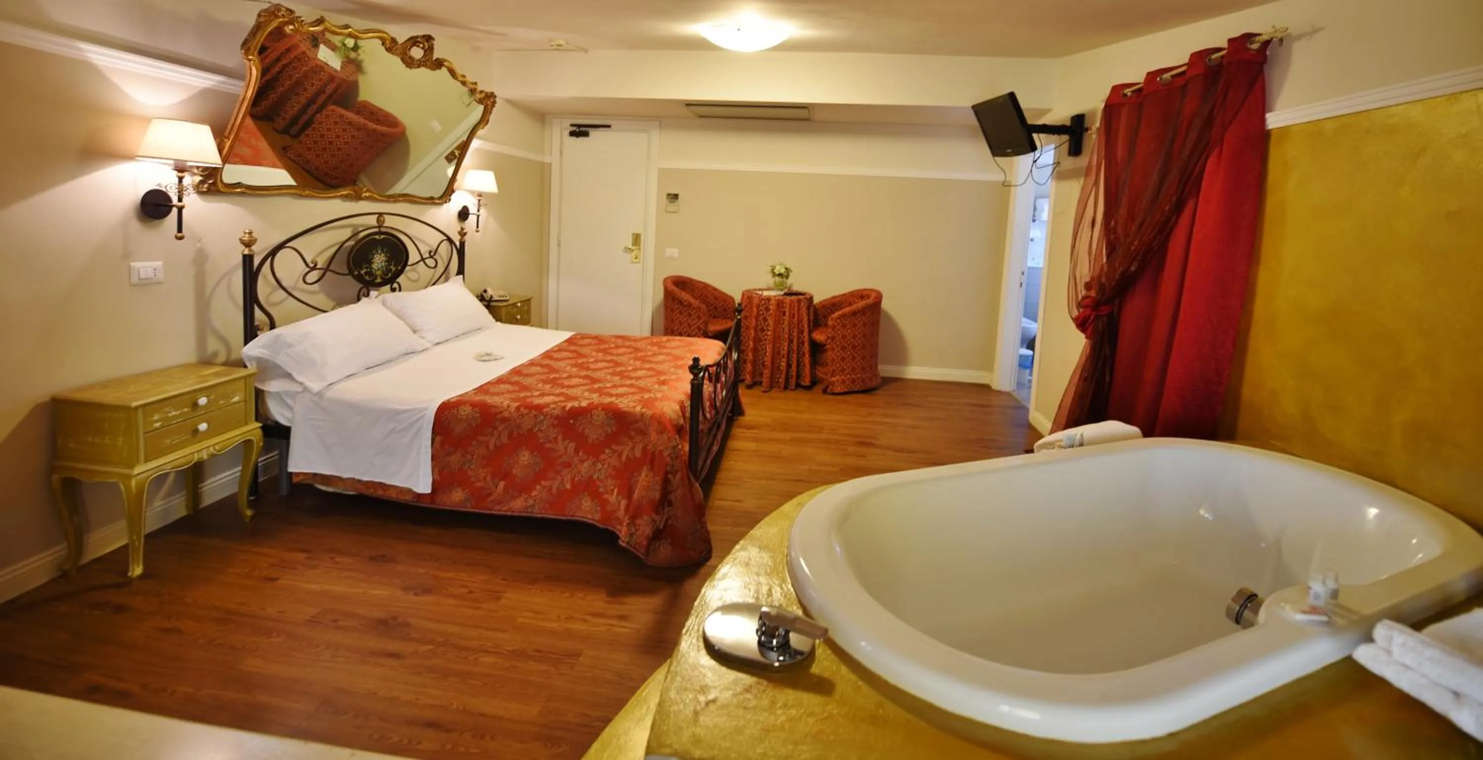 Photo of the whole room, Bed in Hotel Al Castello