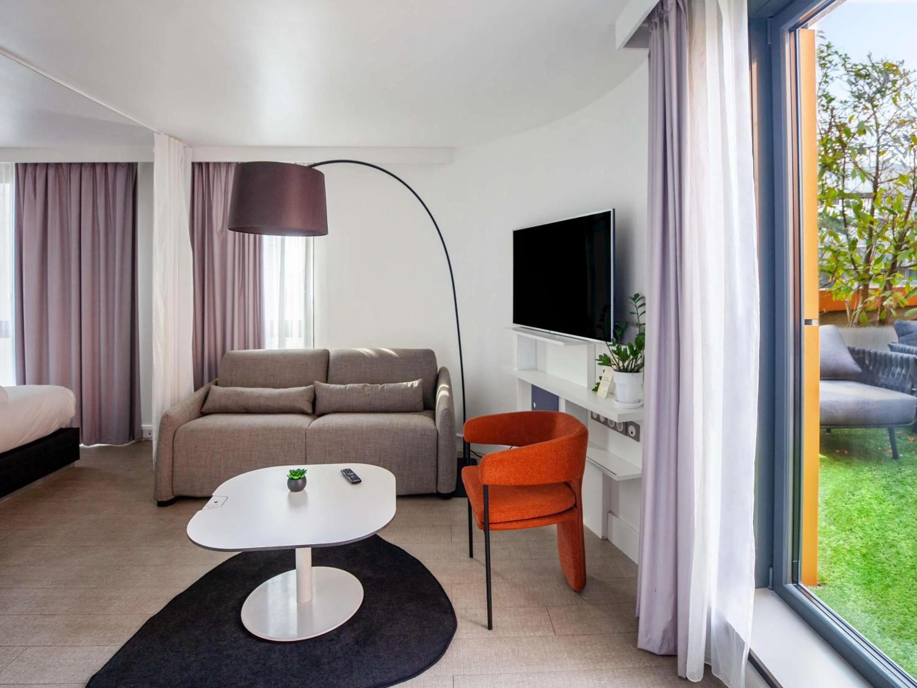 Bedroom in Novotel Suites Paris Issy Les Moulineaux