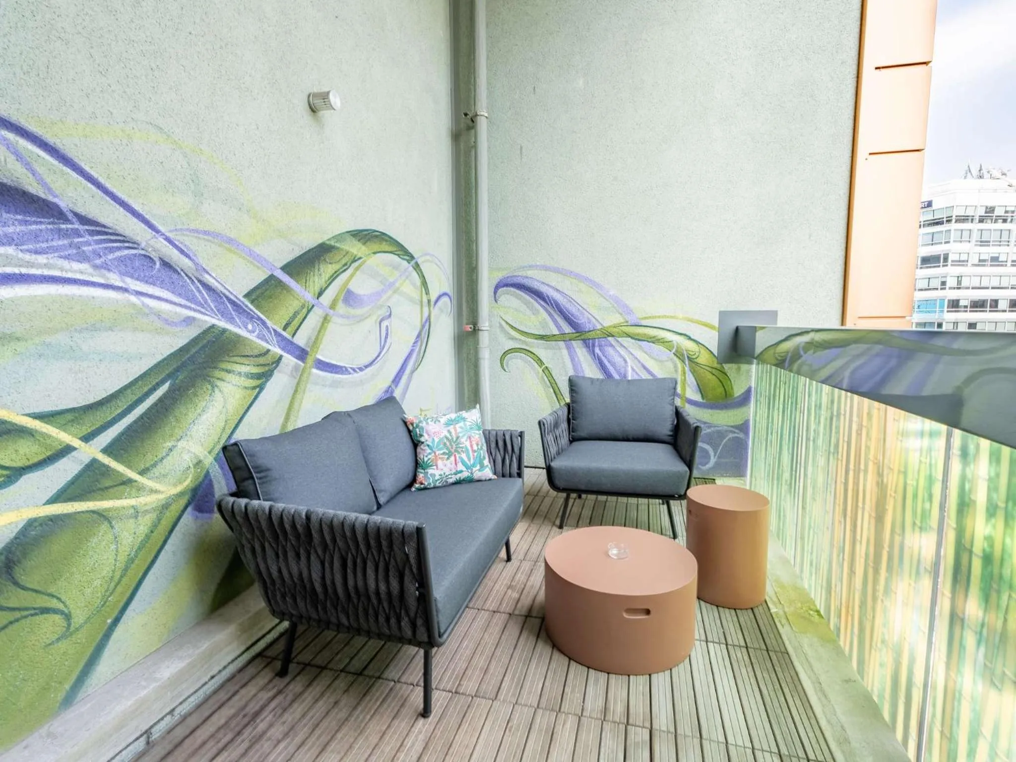 Patio in Novotel Suites Paris Issy Les Moulineaux