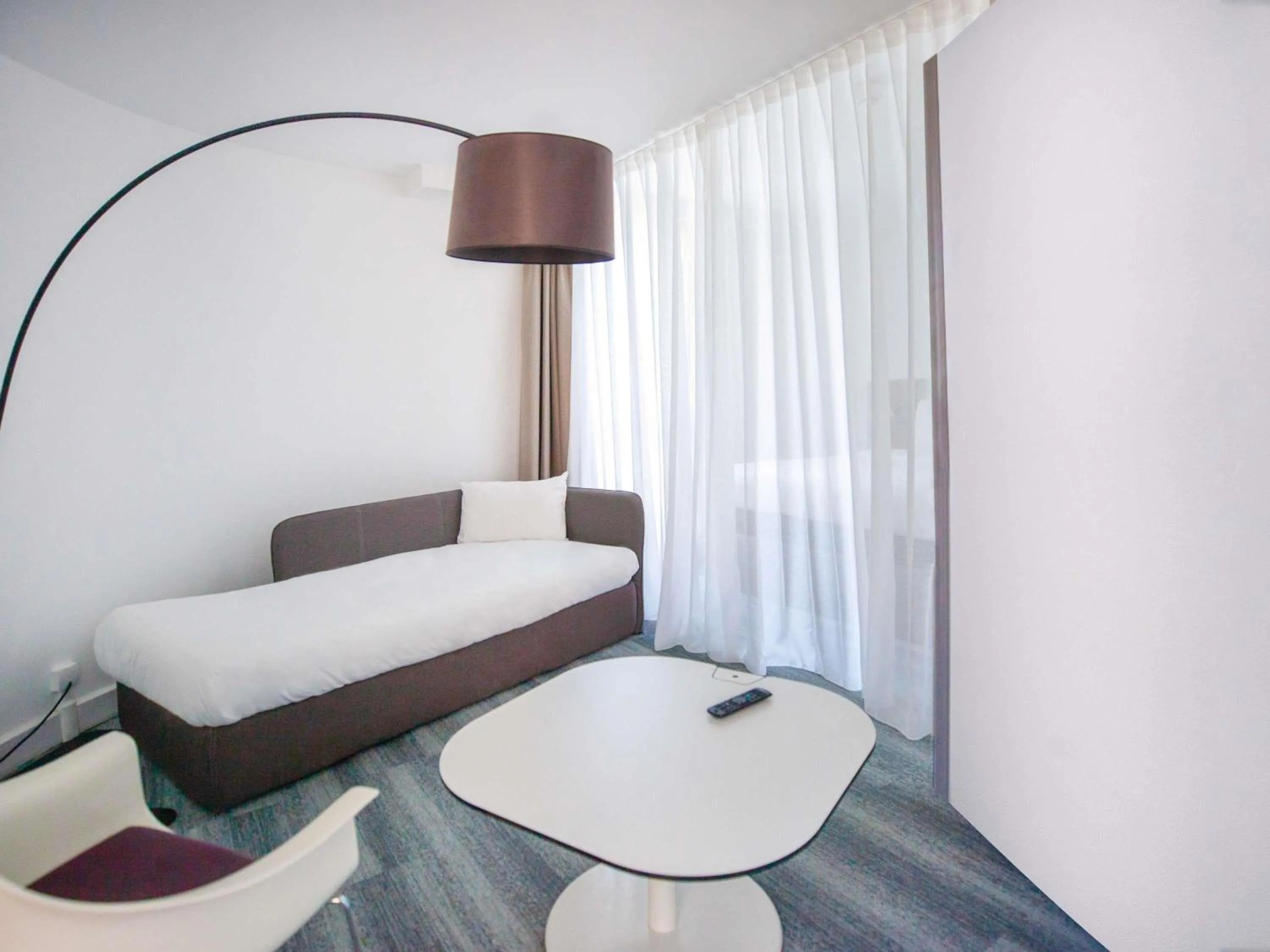 Bedroom, Bed in Novotel Suites Paris Issy Les Moulineaux