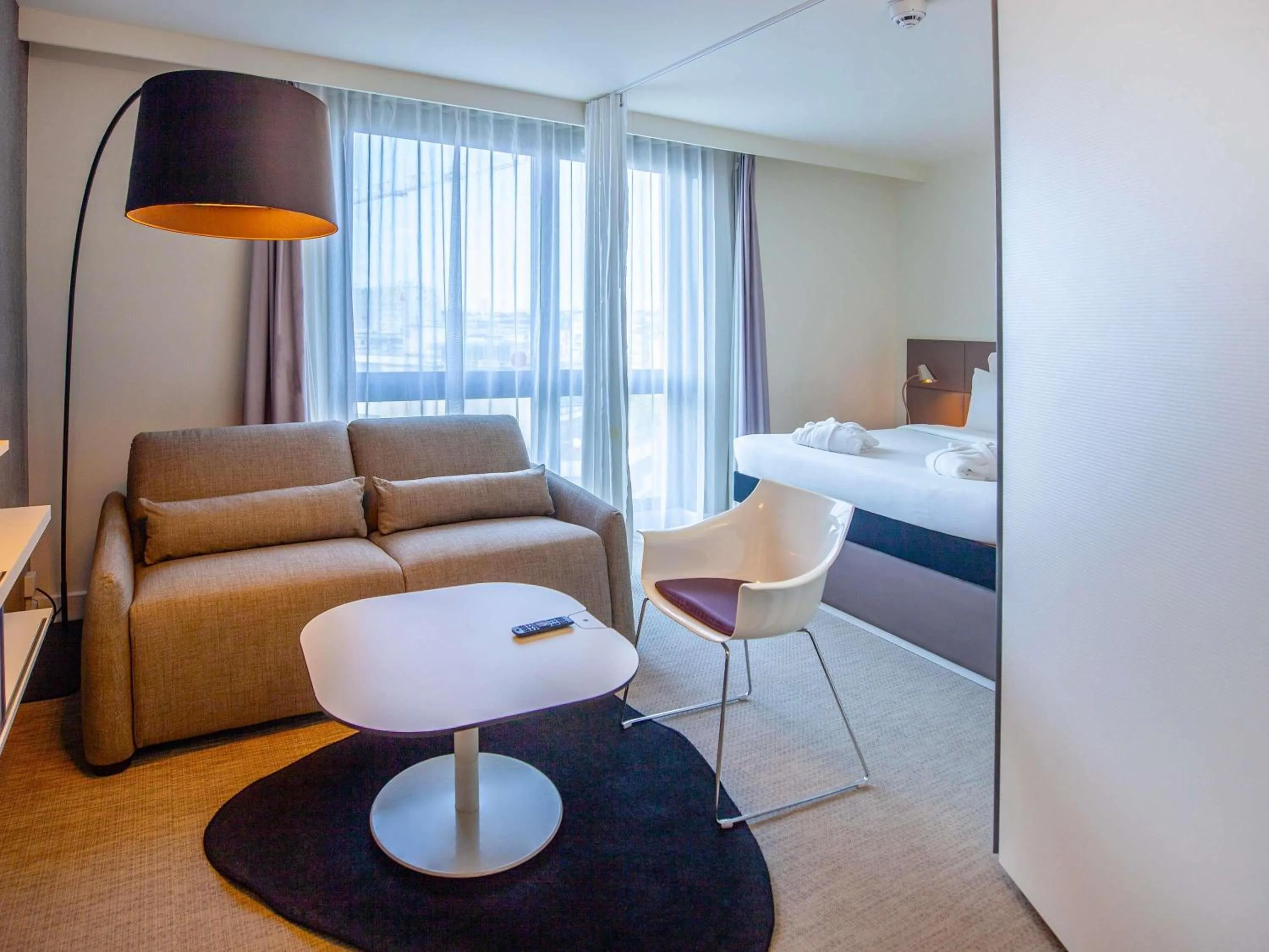 Bedroom, Bed in Novotel Suites Paris Issy Les Moulineaux