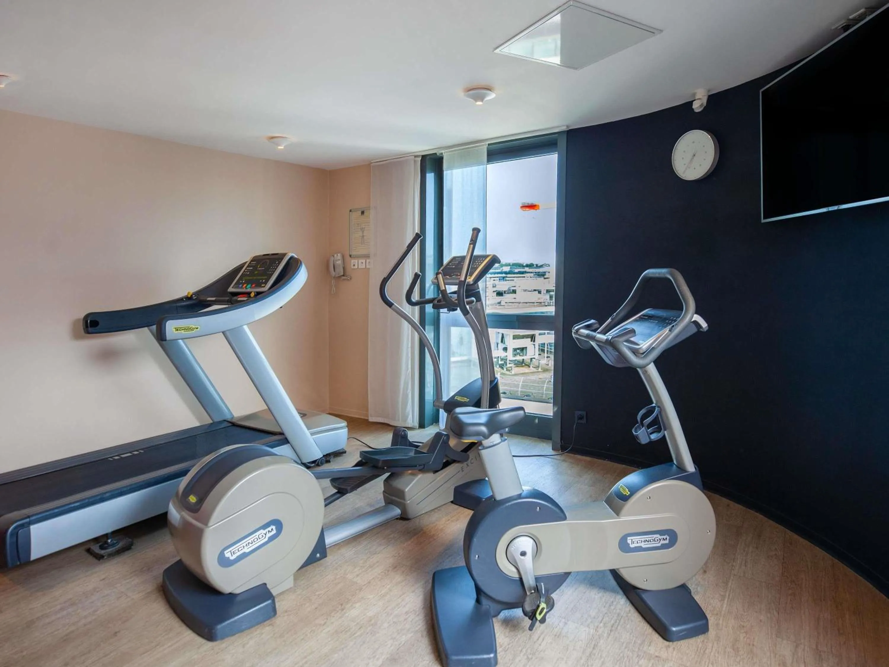 Fitness centre/facilities in Novotel Suites Paris Issy Les Moulineaux