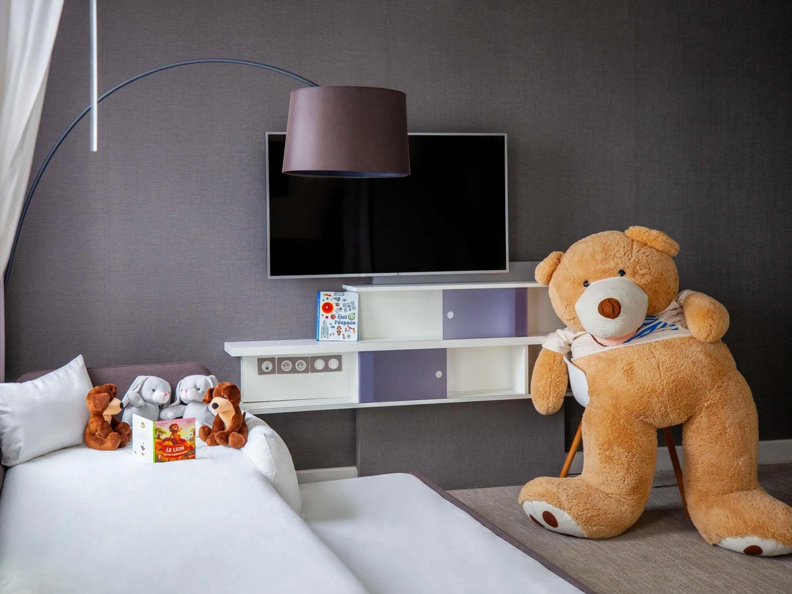 Bedroom, Bed in Novotel Suites Paris Issy Les Moulineaux