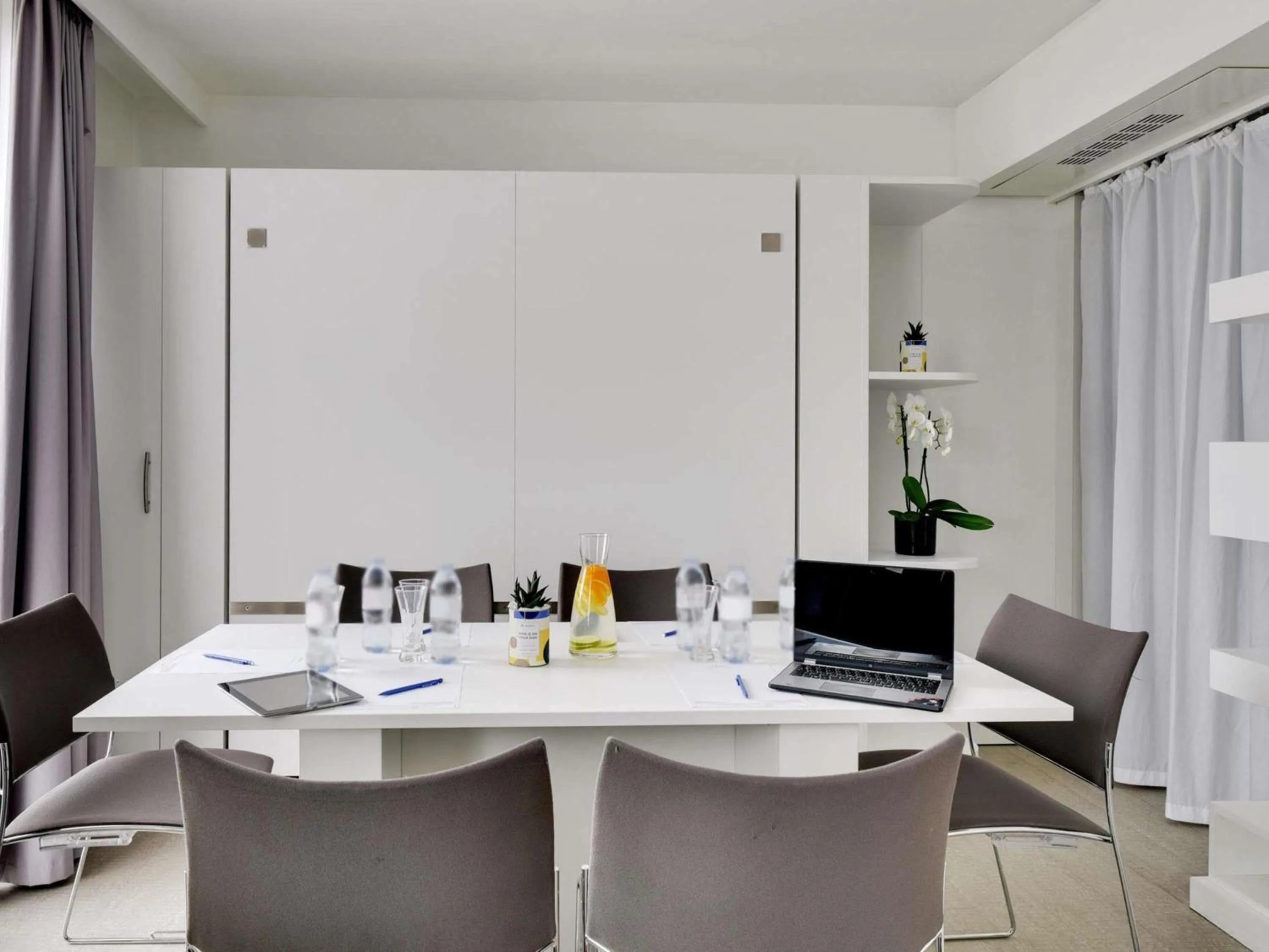 Meeting/conference room in Novotel Suites Paris Issy Les Moulineaux