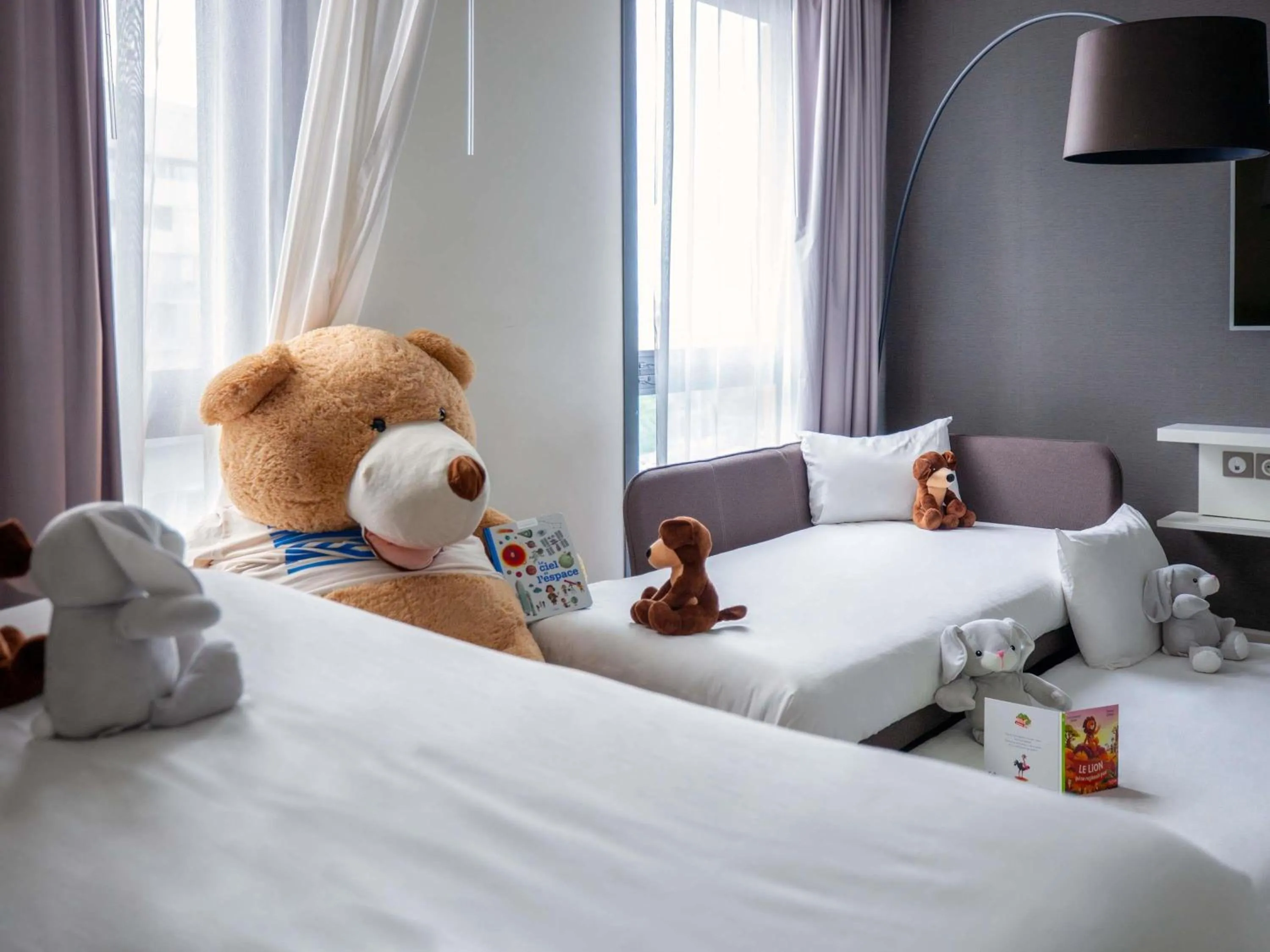 Bedroom, Bed in Novotel Suites Paris Issy Les Moulineaux