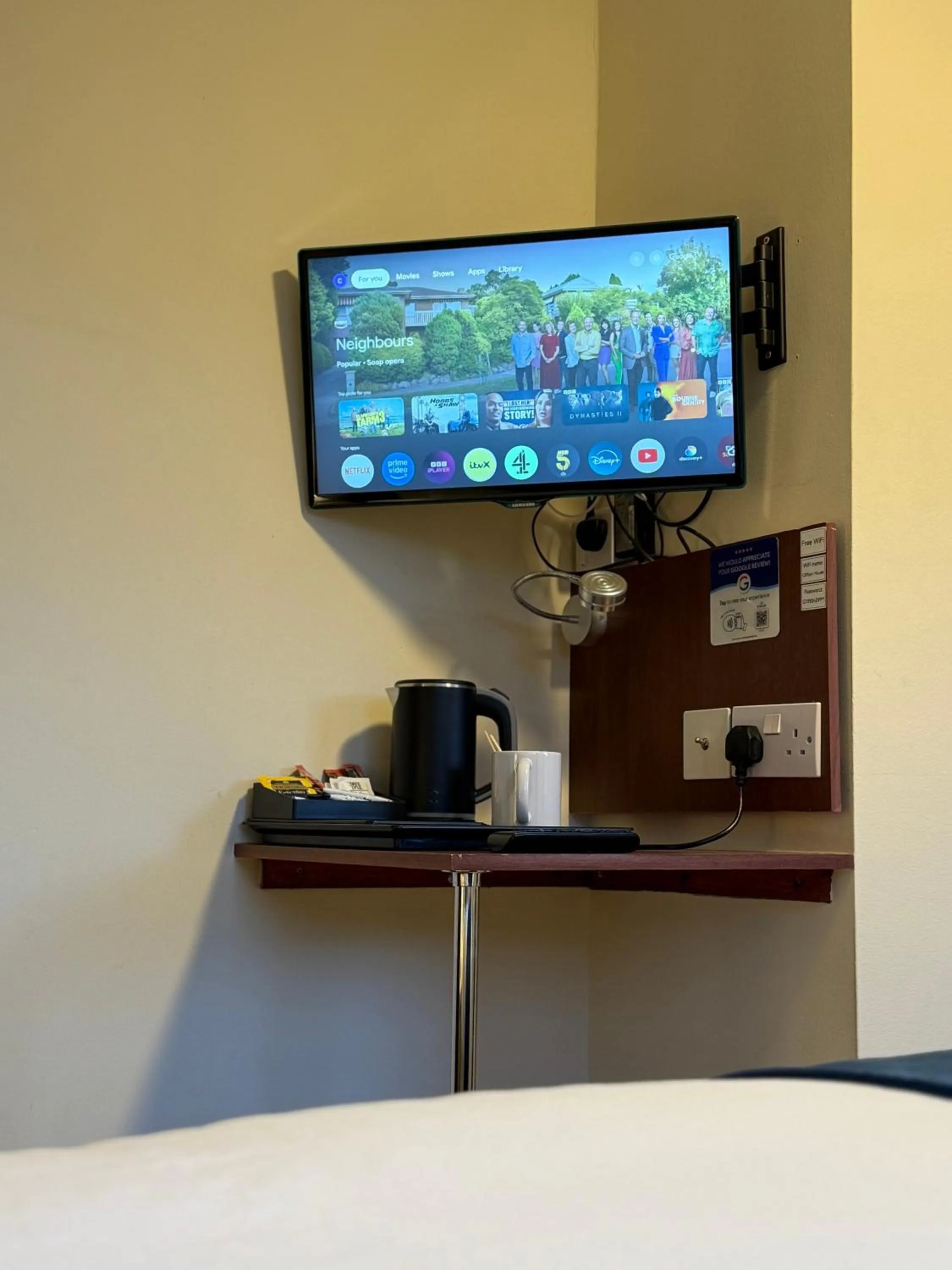 TV and multimedia, Bed in Clifton House Brighton