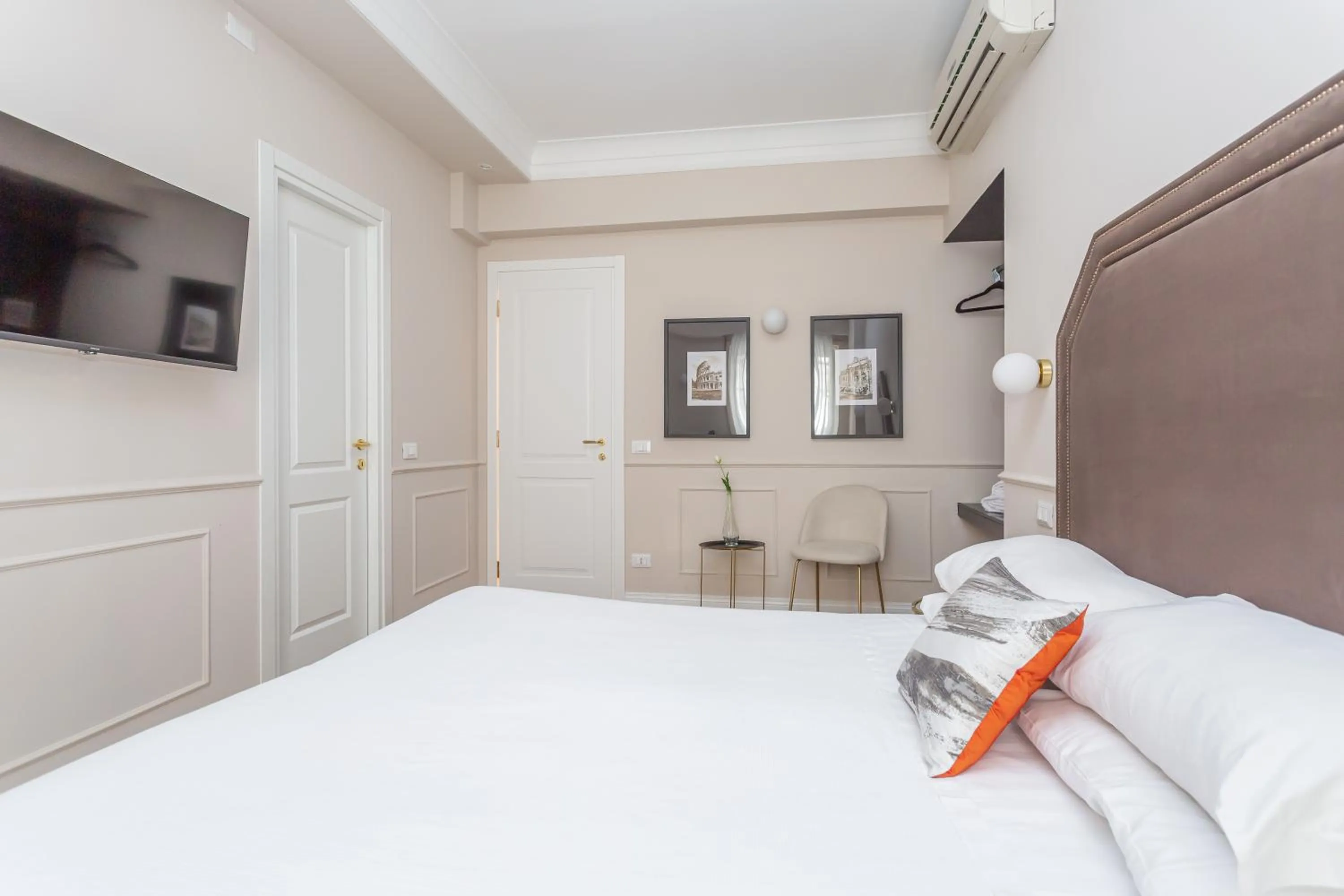 Bed in Rome Central Inn