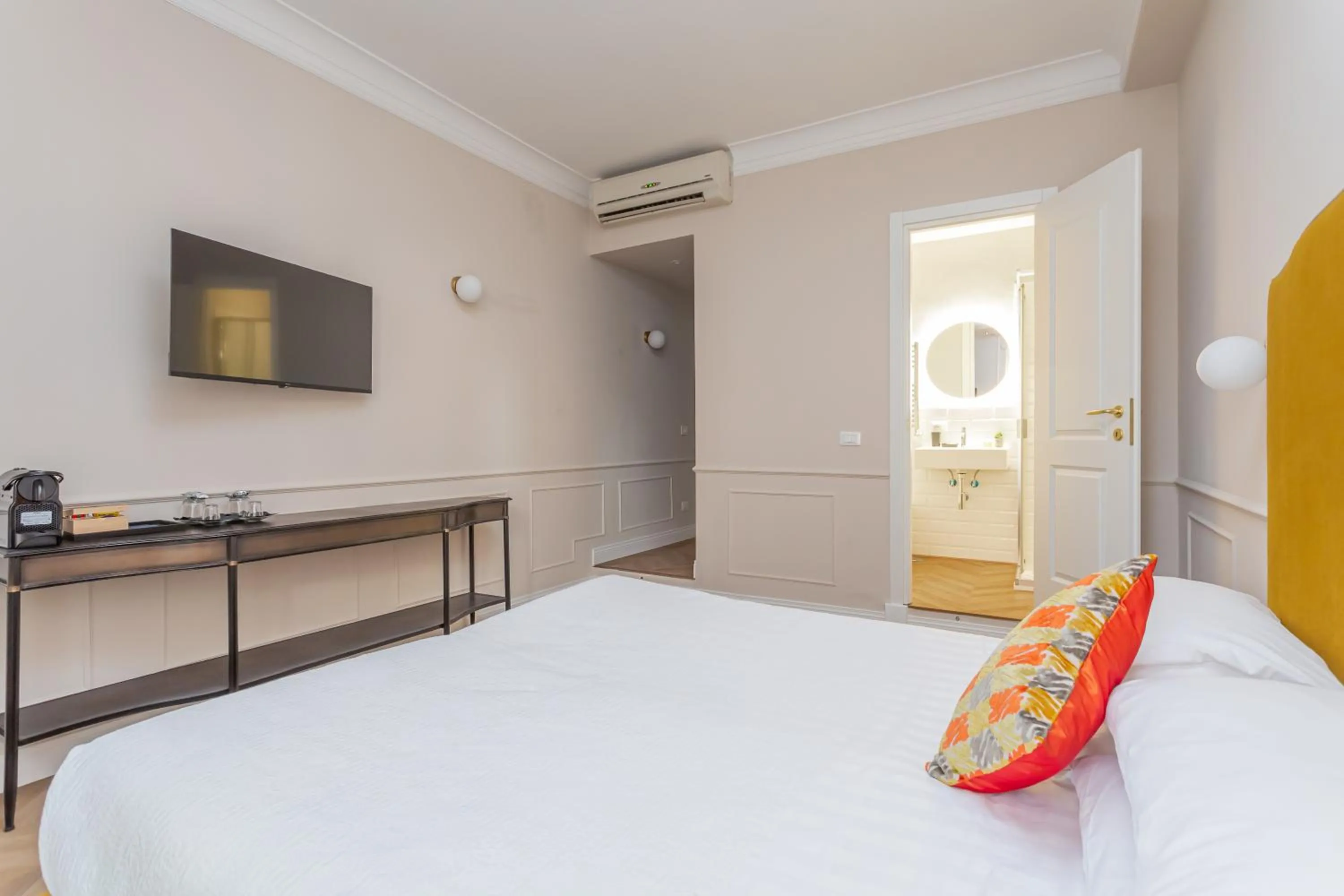 Bed in Rome Central Inn