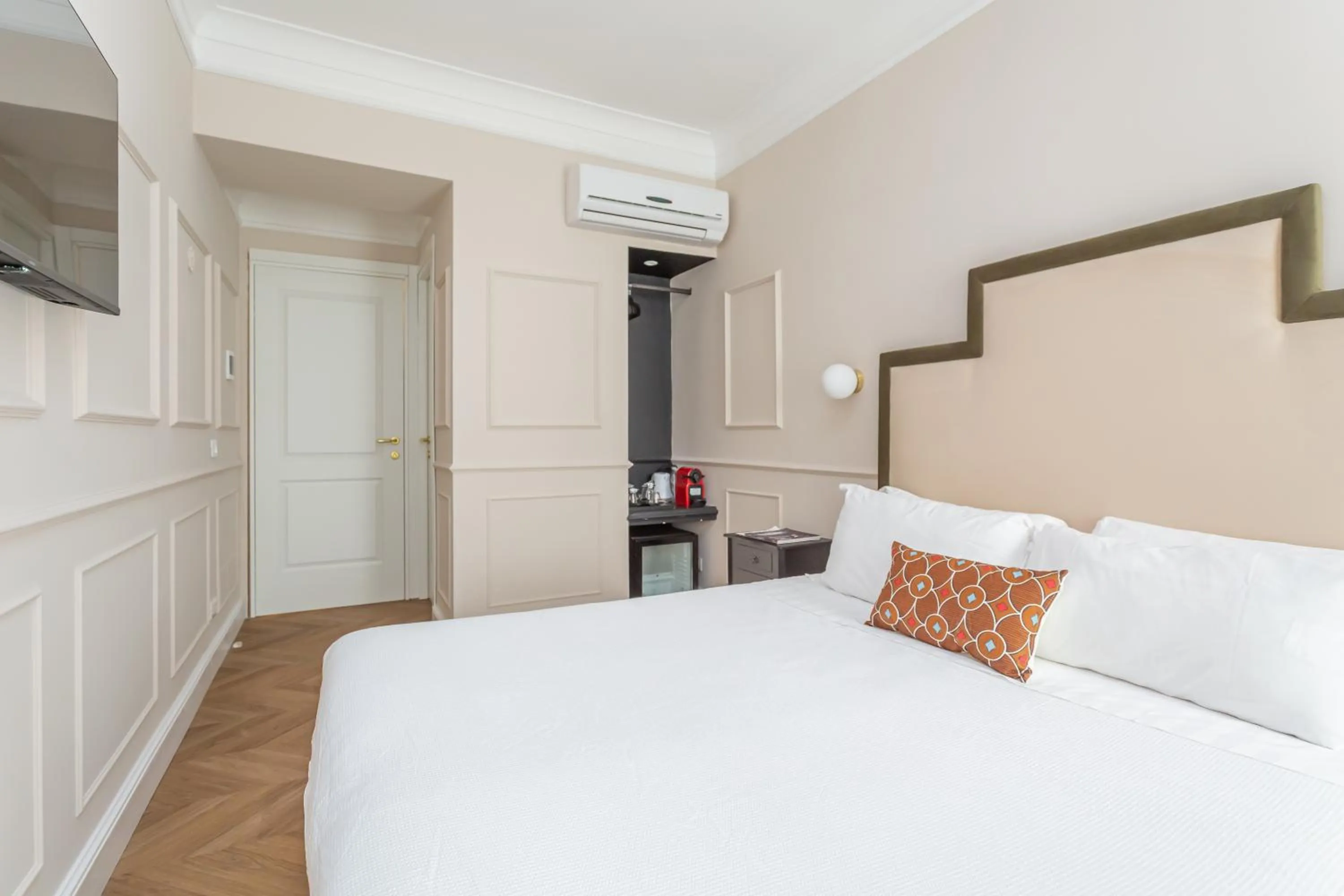 Bed in Rome Central Inn