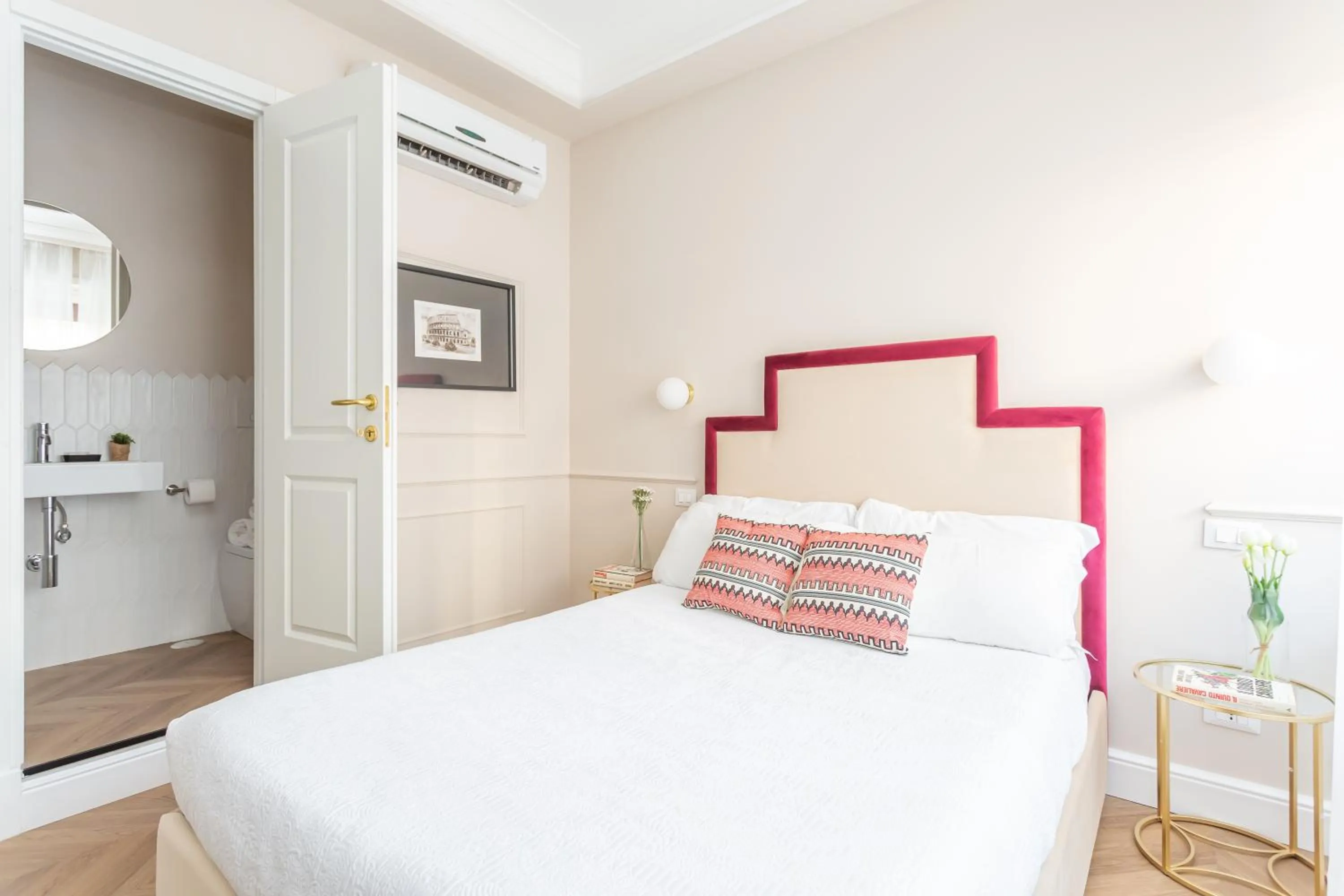 Bed in Rome Central Inn