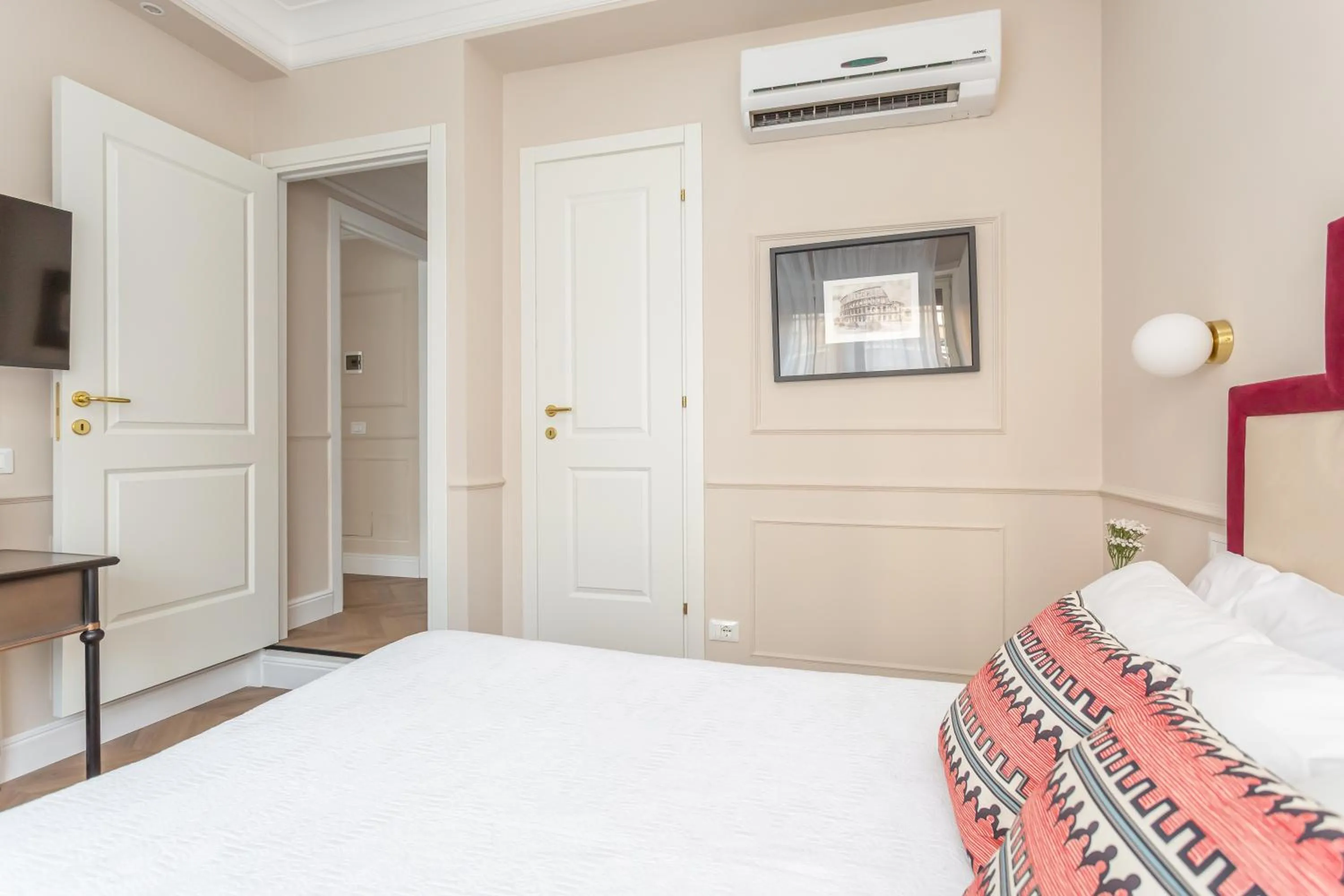 Bed in Rome Central Inn